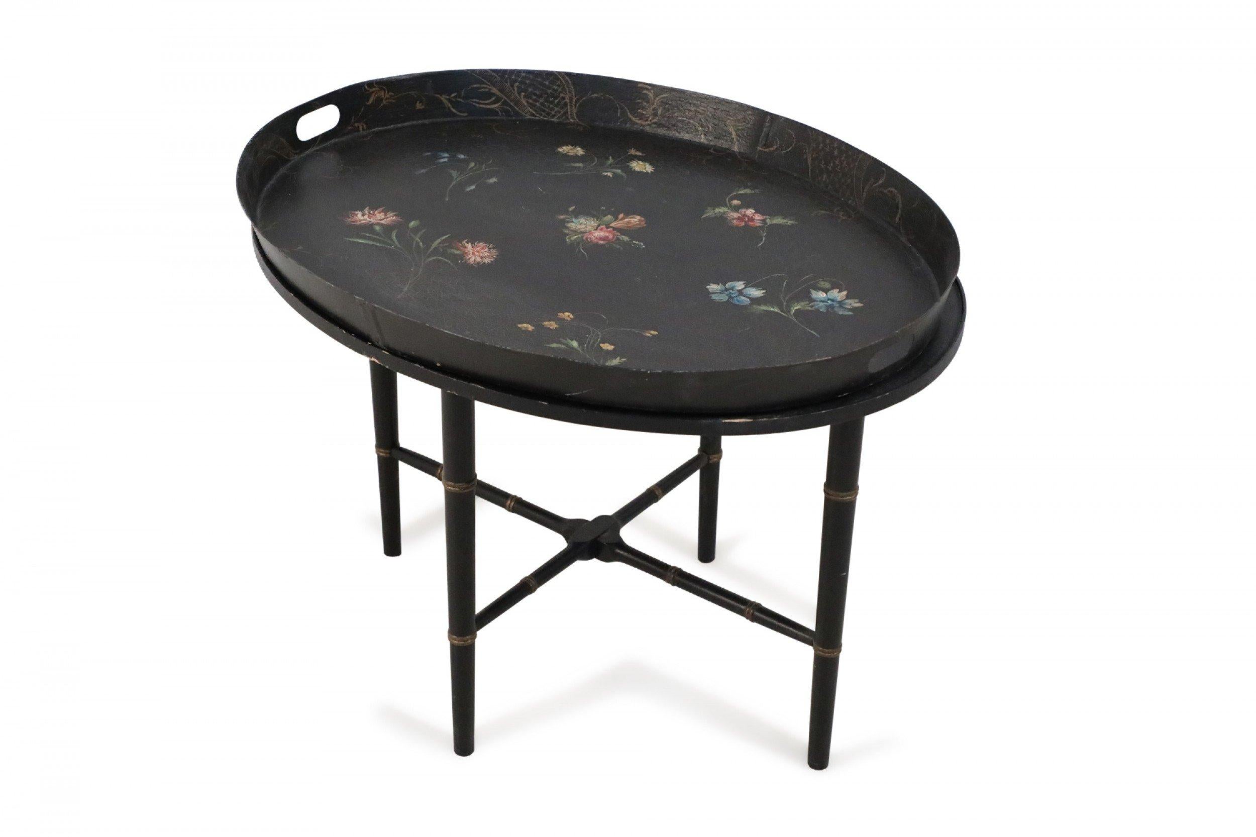 Regency Table basse de style Régence anglaise à plateau noir et à motifs floraux en vente