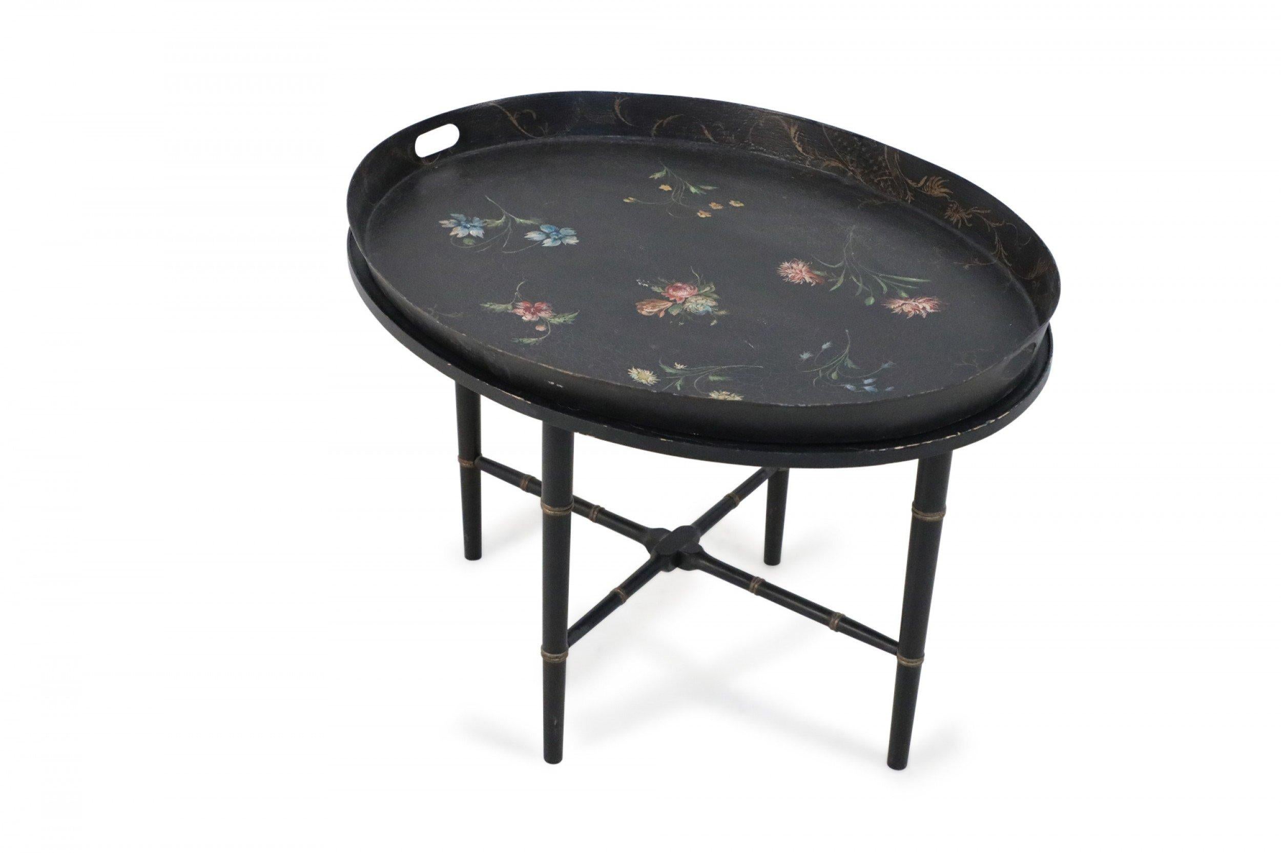 Table basse de style Régence anglaise à plateau noir et à motifs floraux en vente 1