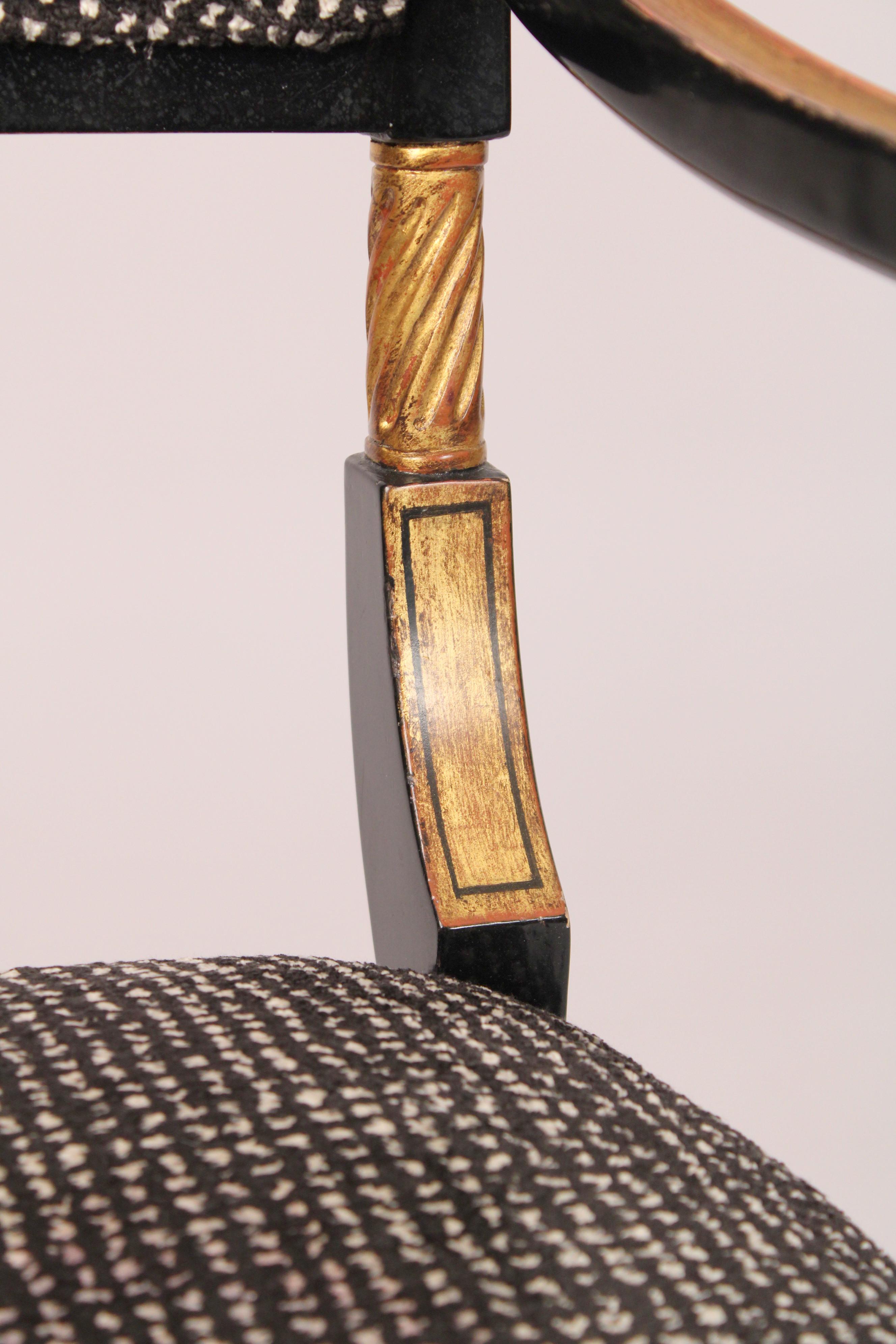 Englischer schwarzer Lack und vergoldeter verzierter Armhair im Regency-Stil im Angebot 4