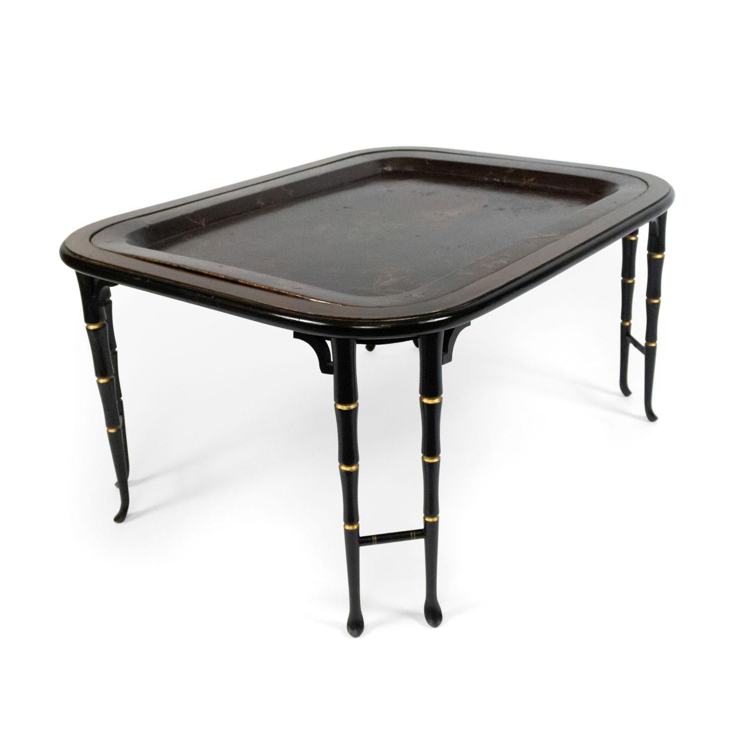 Laqué Table basse de style Regency anglaise laquée marron en vente