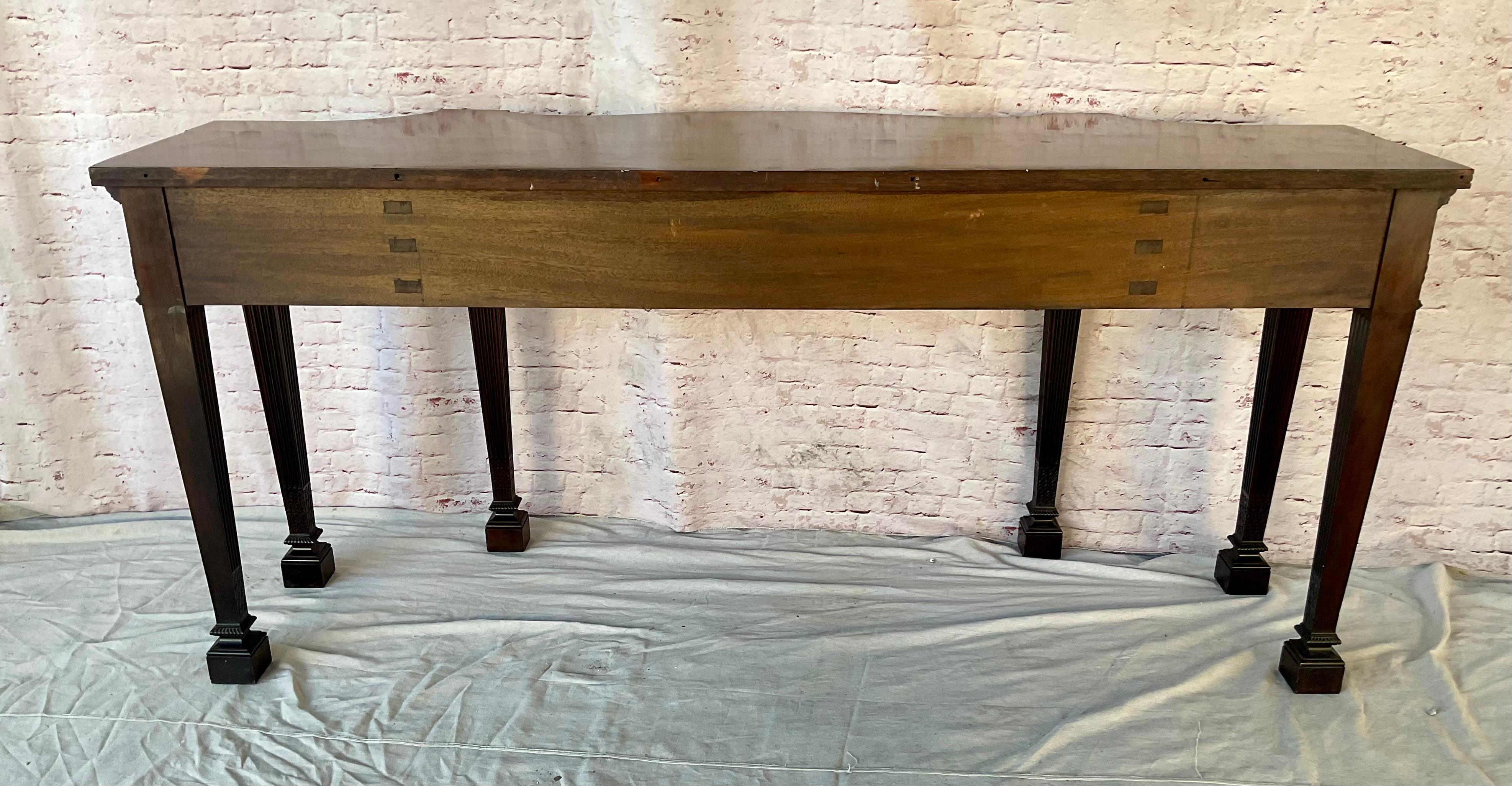 Mesa Consola de Servir de Caoba Tallada de Estilo Regencia Inglés Británico en venta