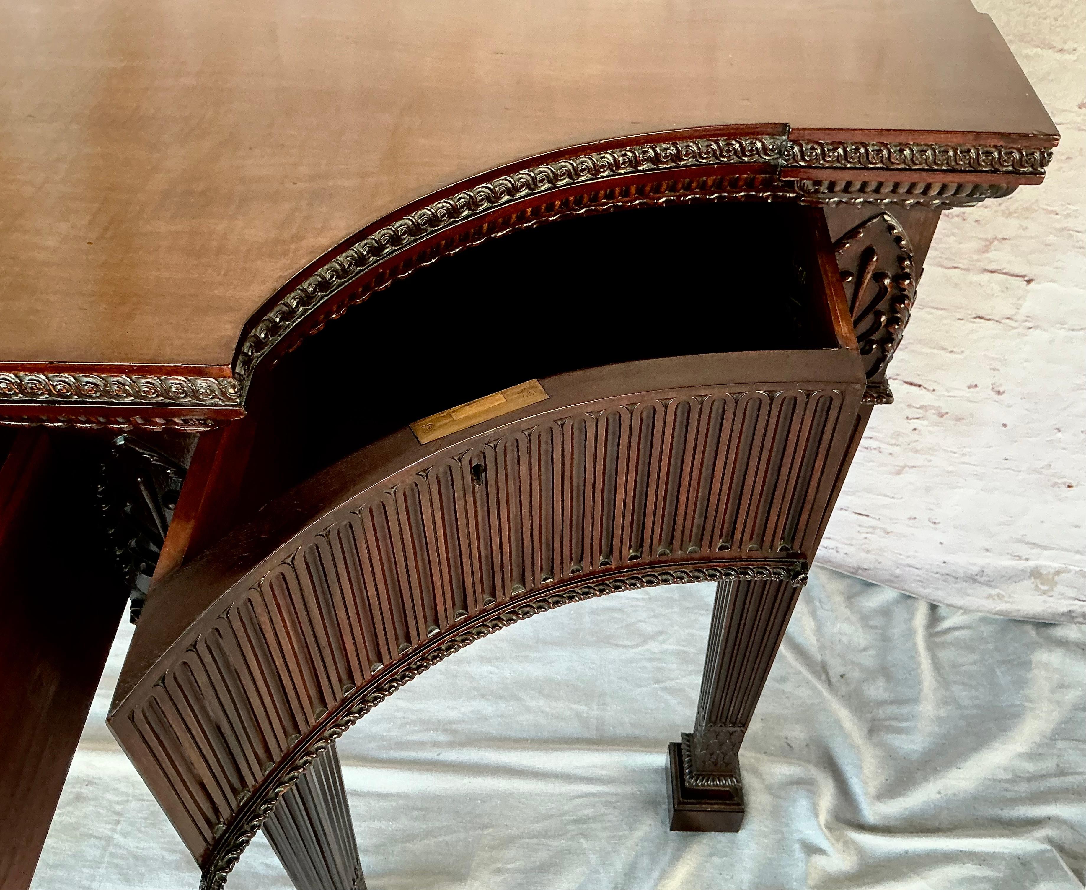 Mesa Consola de Servir de Caoba Tallada de Estilo Regencia Inglés en venta 4