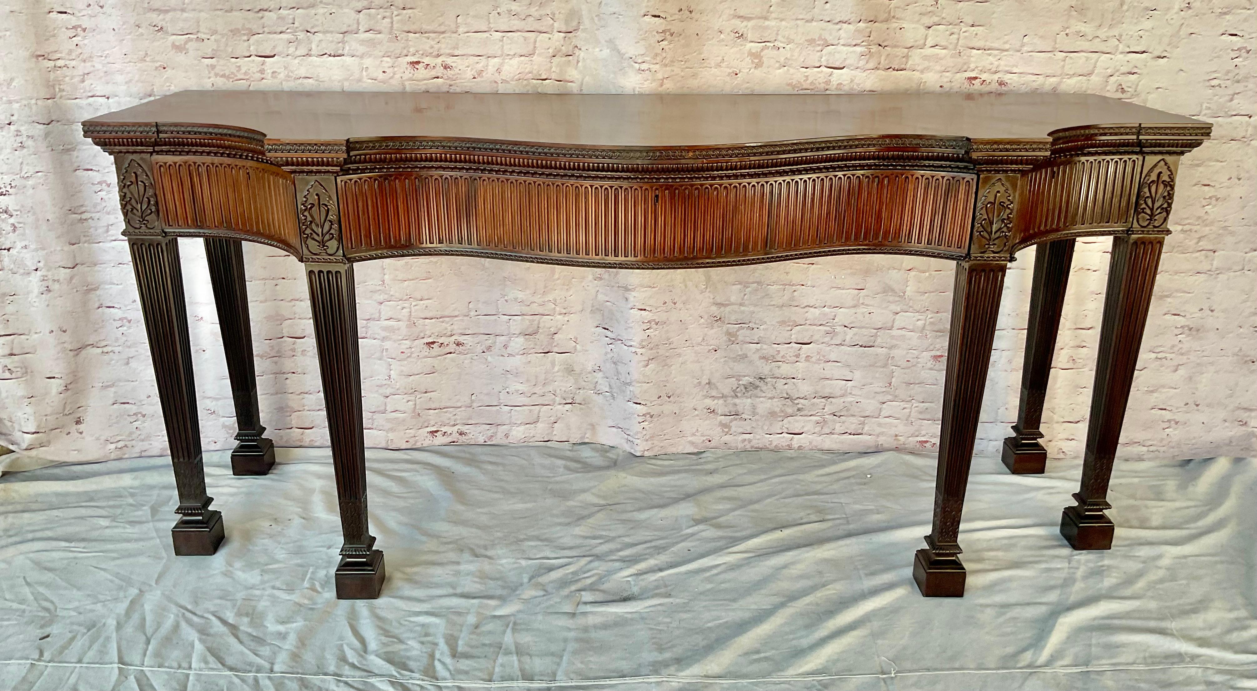 Mesa Consola de Servir de Caoba Tallada de Estilo Regencia Inglés en venta