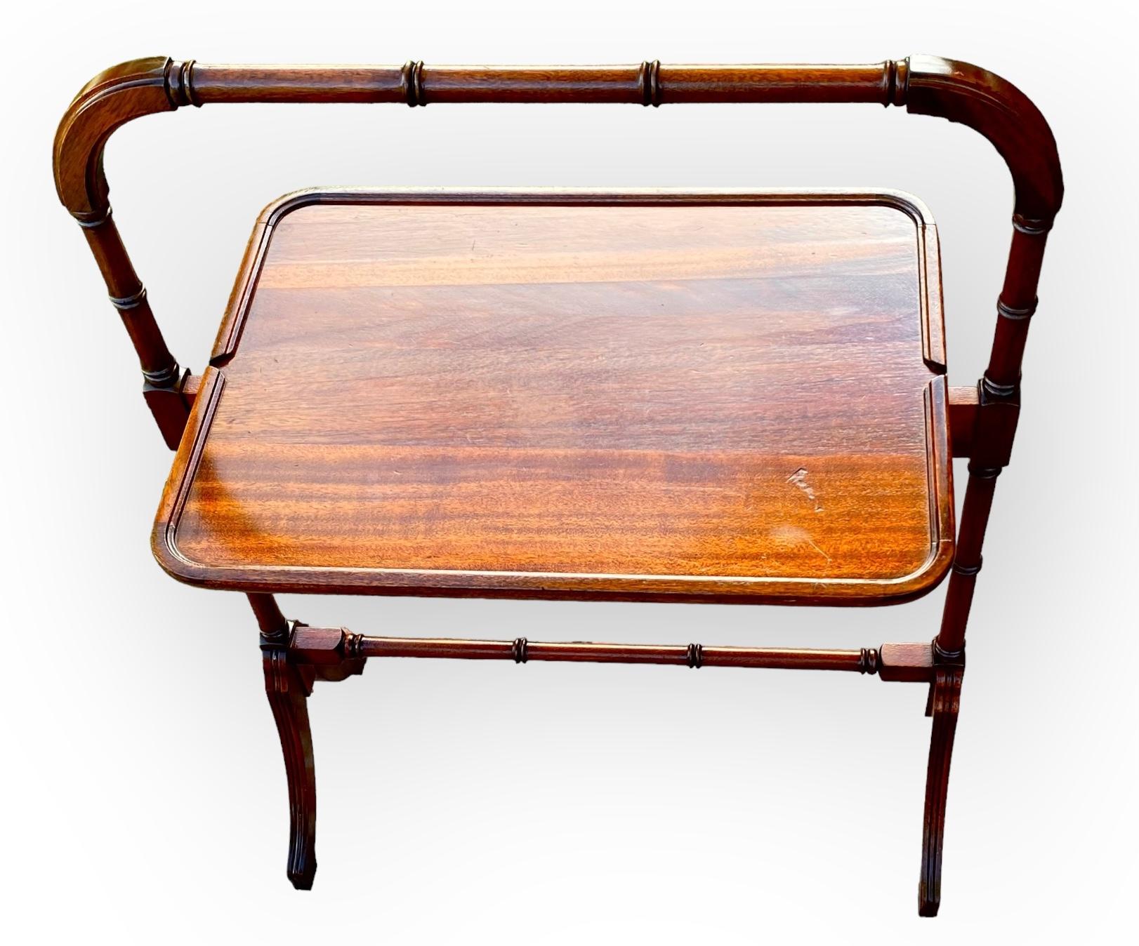 English Regency Style Carved Mahogany Flip Over Serving Table In Good Condition For Sale In New Orleans, LA