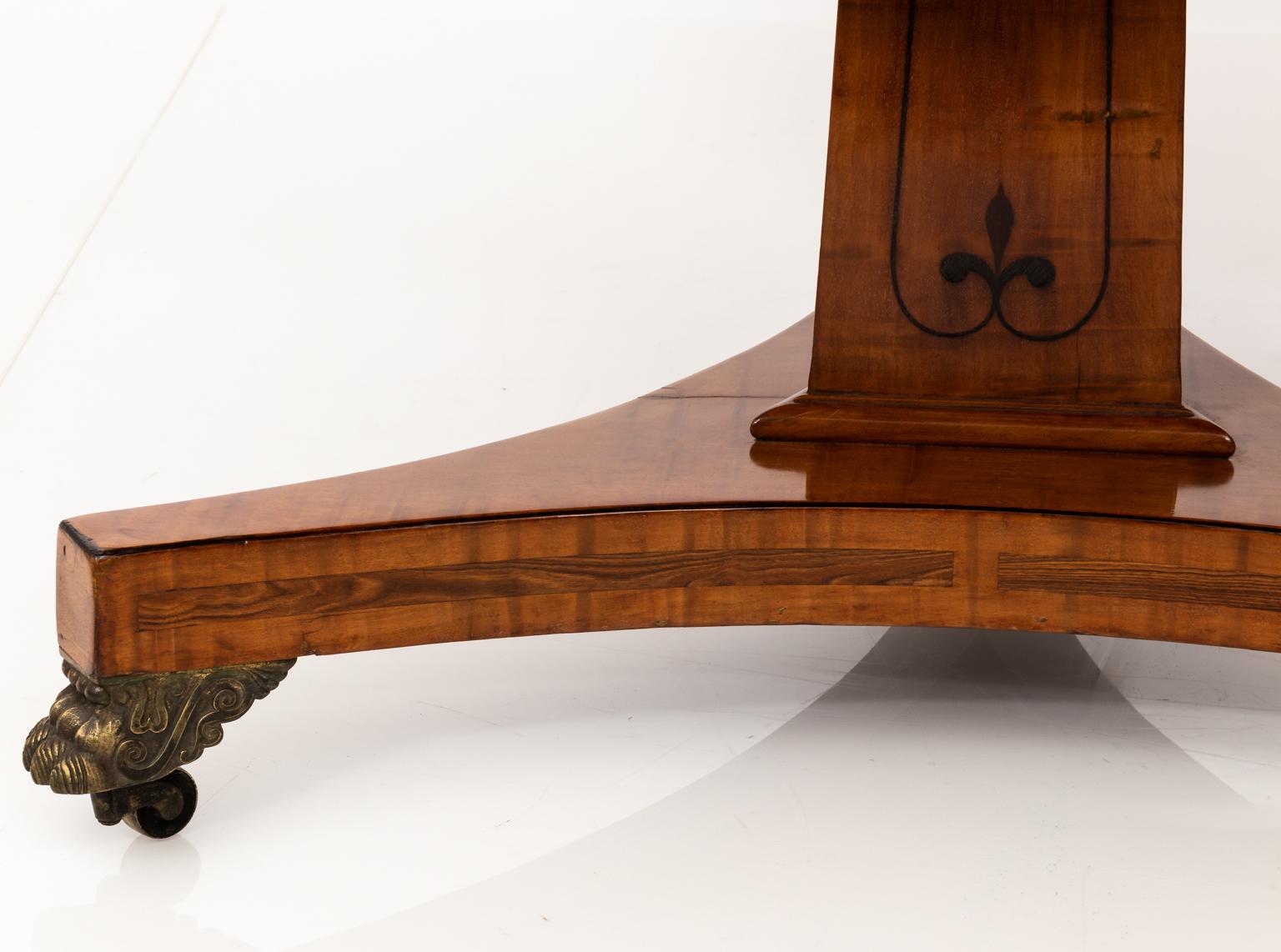 English Regency Style Center Table In Good Condition In Stamford, CT
