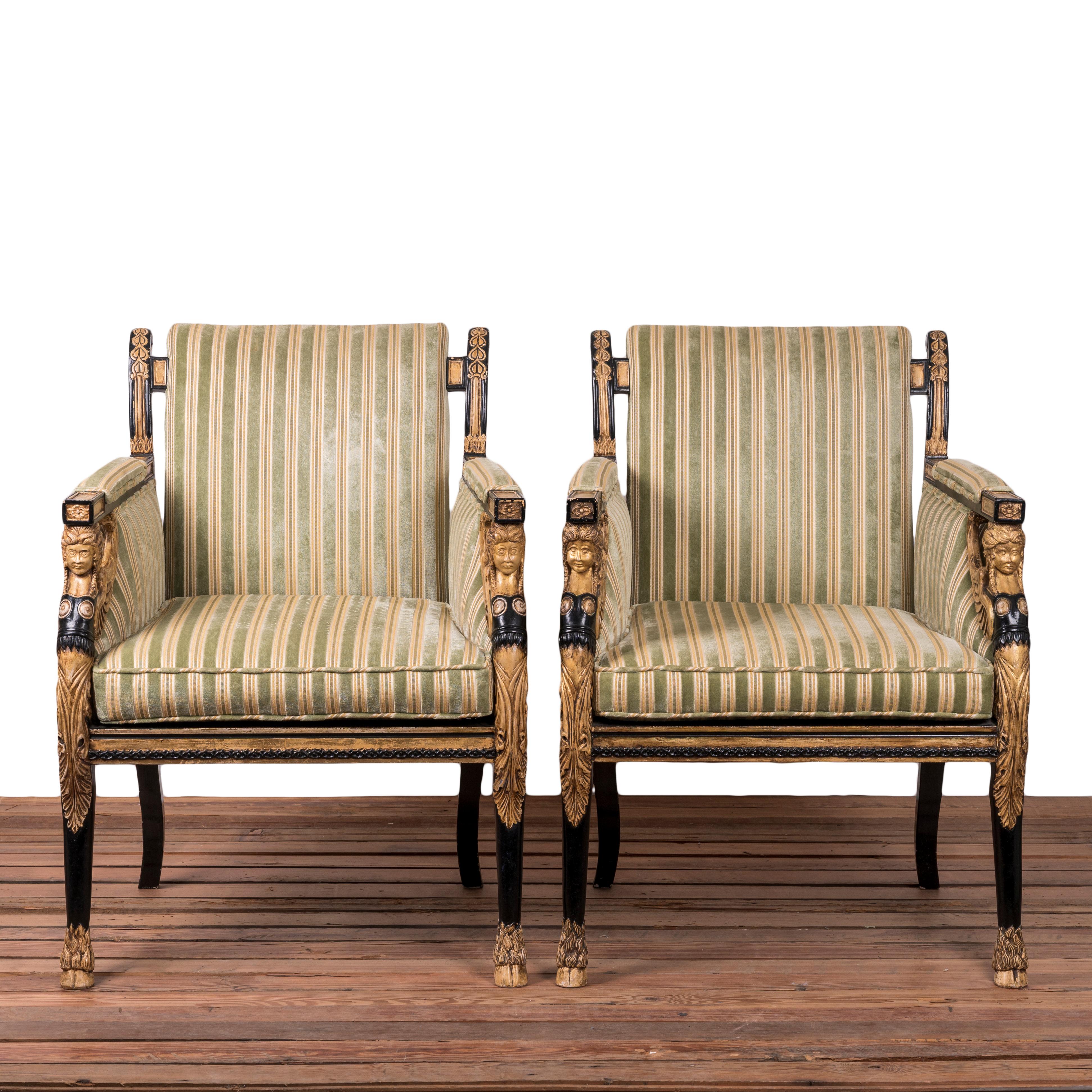 Englische ebonisierte und teilweise vergoldete Stühle im Regency-Stil - Ein Paar im Zustand „Gut“ im Angebot in Savannah, GA
