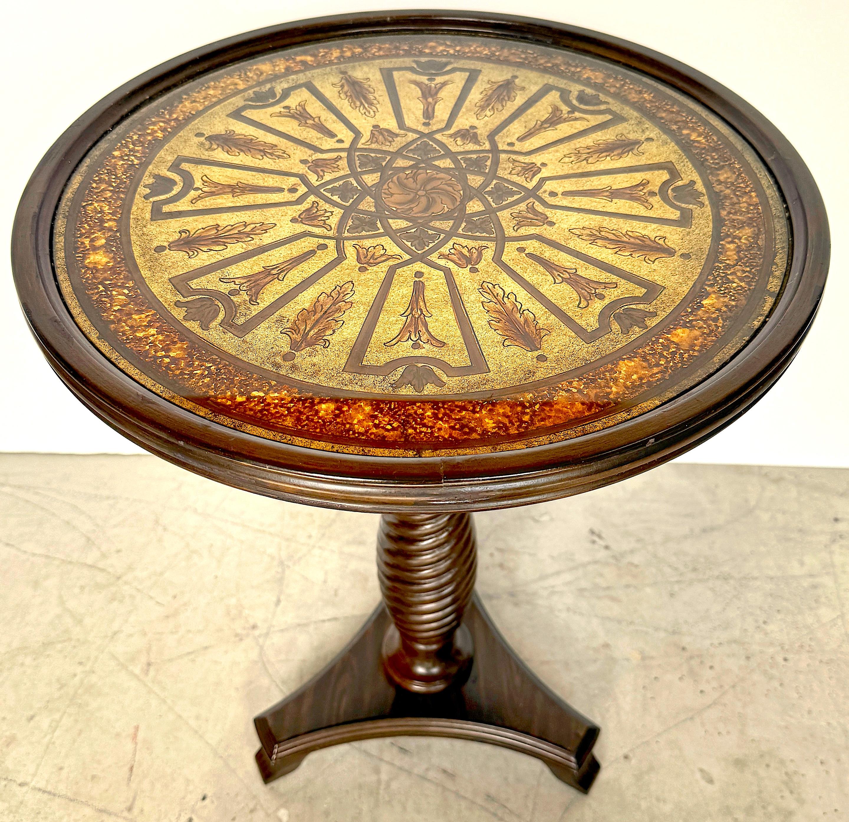 English Regency Style Eglomise Reverse Painted Neoclassical Side Table
England, 20th century 

Add a touch of quiet elegance to your interior with this exquisite English Regency Style Églomisé Reverse Painted Neoclassical Side Table from the 20th