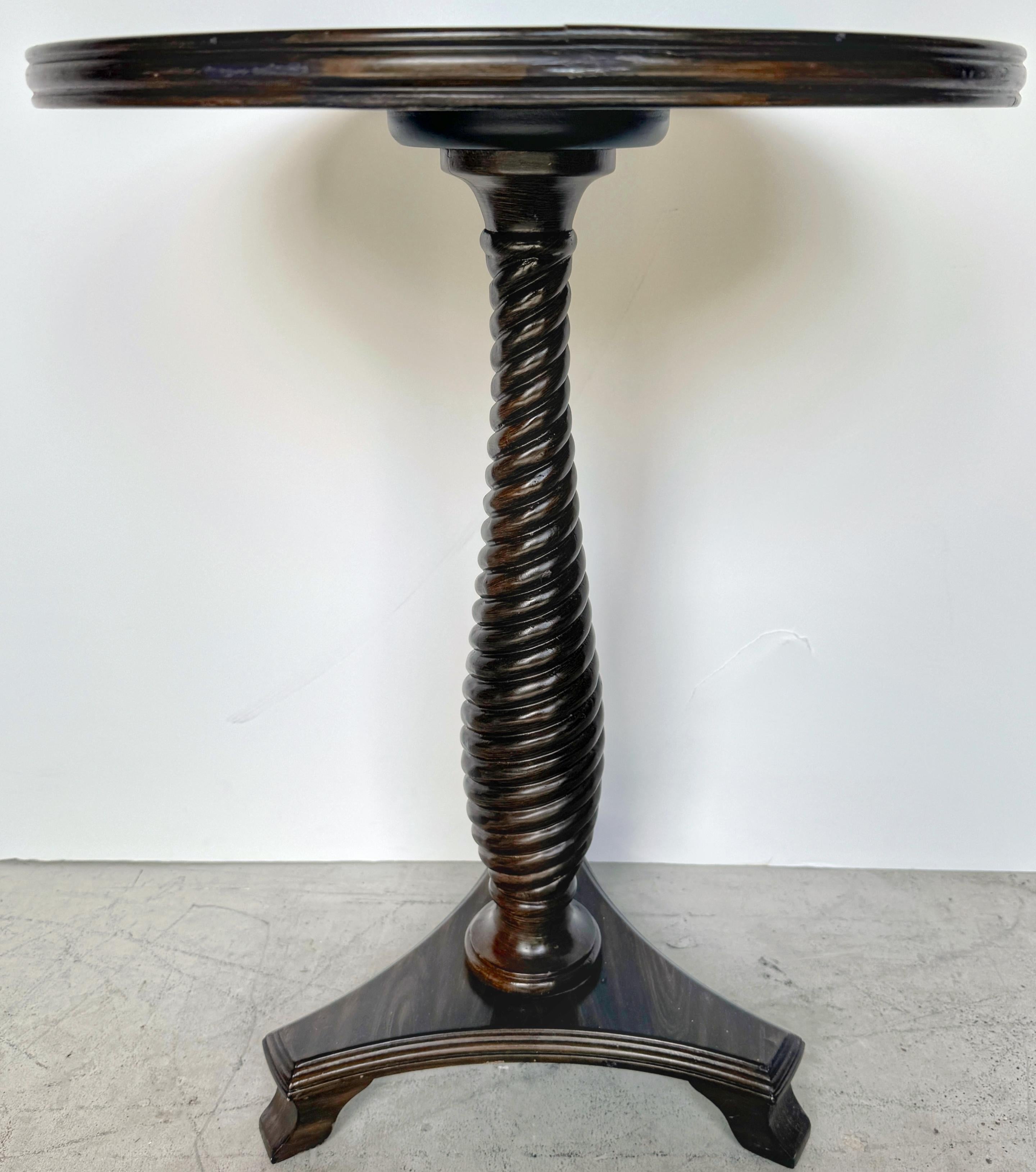 English Regency Style Eglomise Reverse Painted Neoclassical Side Table For Sale 2