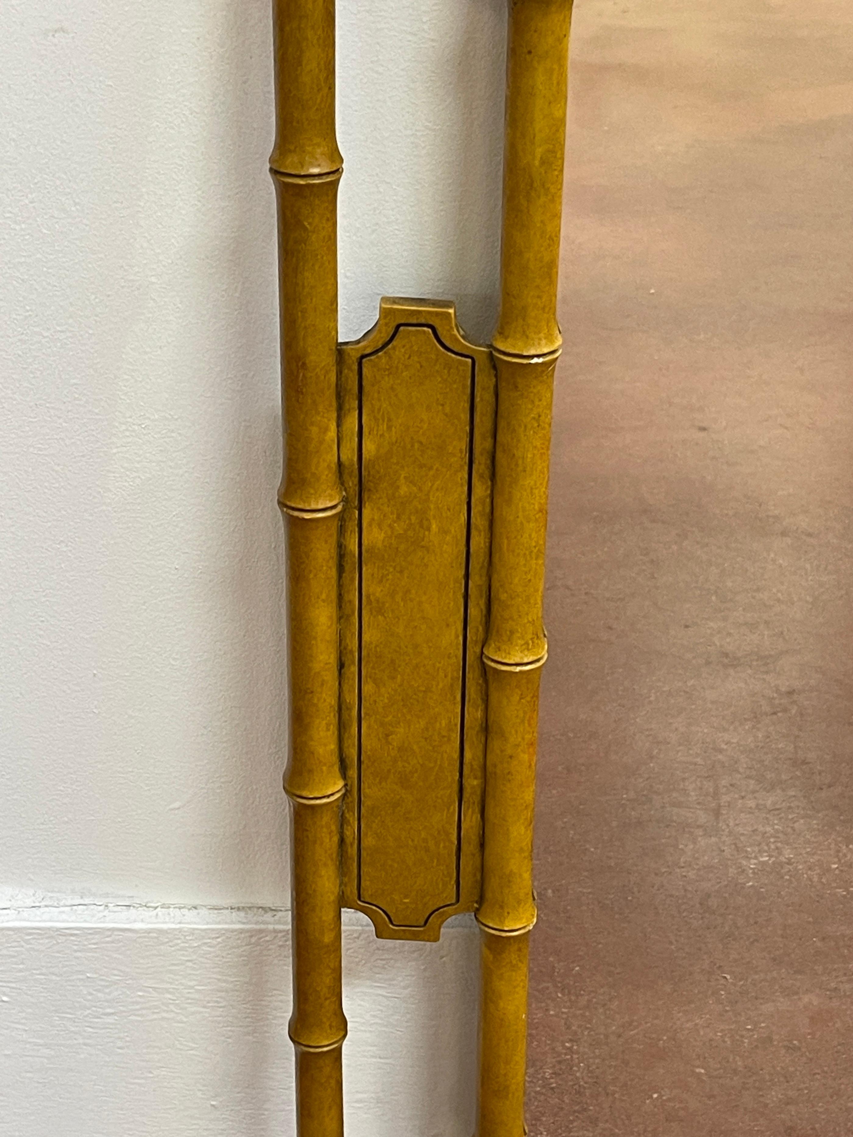 Englischer Regency-Stil Faux Bamboo Saddle Lacquer Spiegel  (20. Jahrhundert) im Angebot