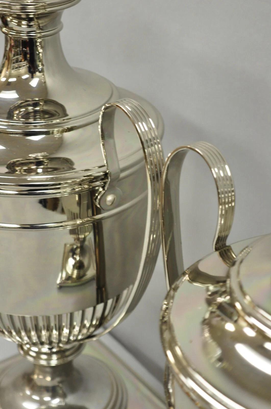 Lampade da tavolo a urna di grandi dimensioni in stile reggenza inglese, impero francese, placcate in argento - coppia in vendita 4