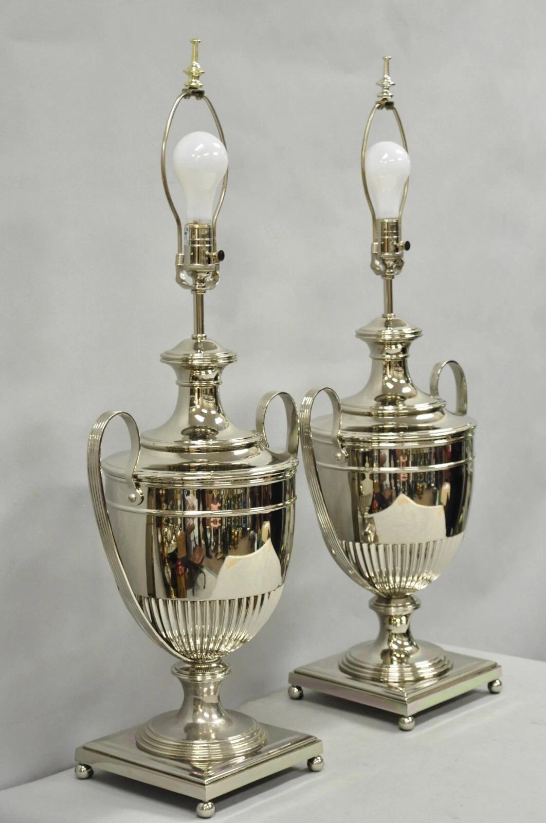 Lampade da tavolo a urna di grandi dimensioni in stile reggenza inglese, impero francese, placcate in argento - coppia in vendita 5