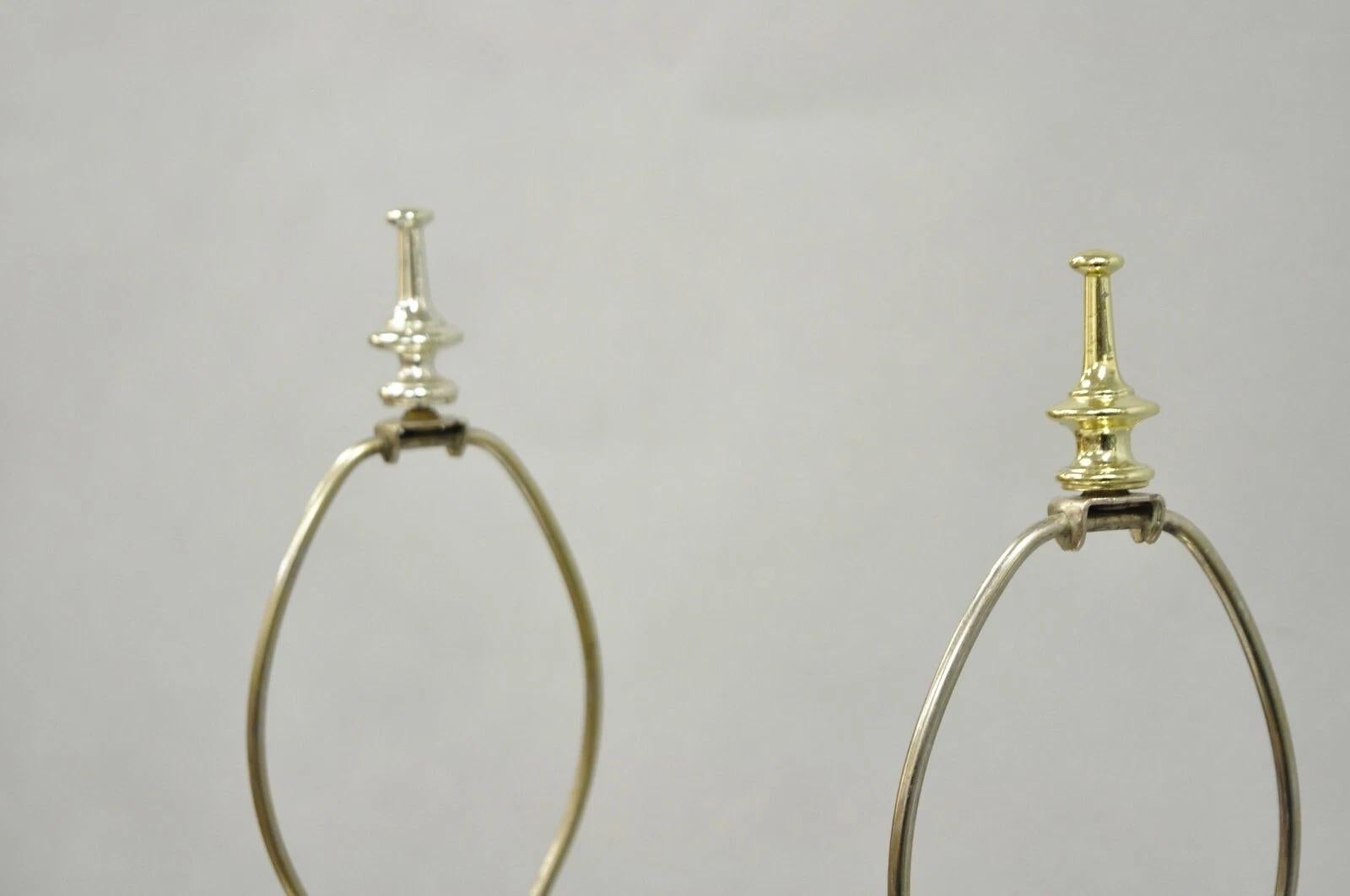 Lampade da tavolo a urna di grandi dimensioni in stile reggenza inglese, impero francese, placcate in argento - coppia in vendita 1