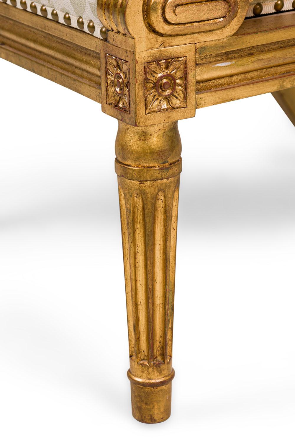 Englischer Giltwood- und Damast-Sessel im Regency-Stil im Angebot 5