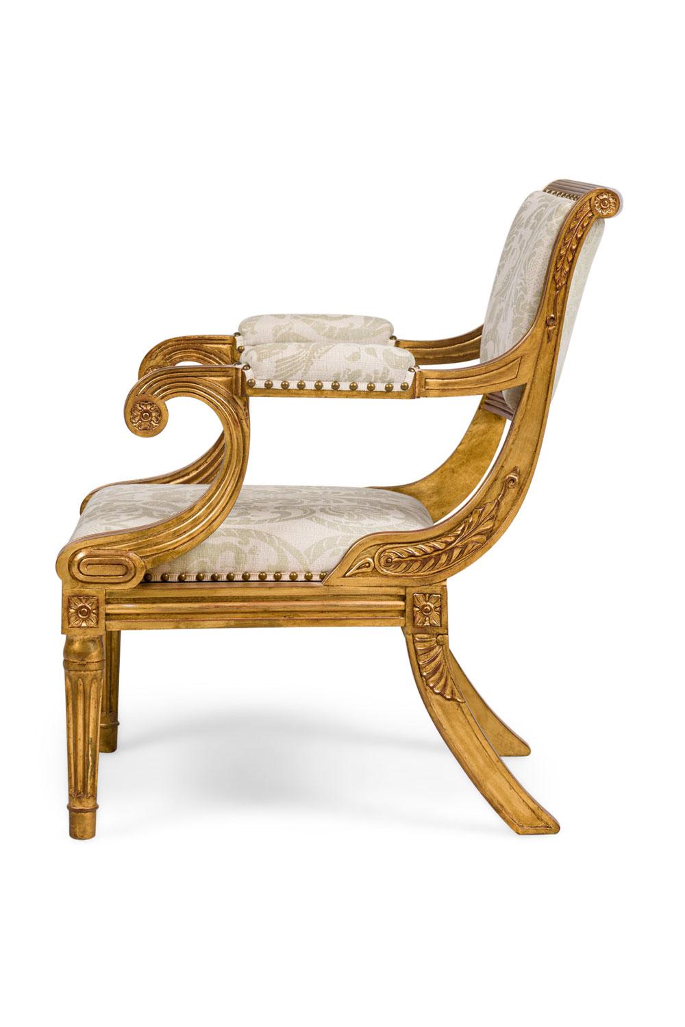 Englischer Giltwood- und Damast-Sessel im Regency-Stil (Britisch) im Angebot