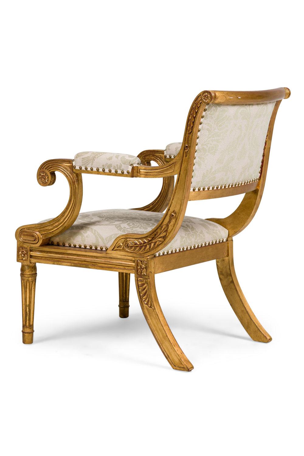 Englischer Giltwood- und Damast-Sessel im Regency-Stil (Geschnitzt) im Angebot