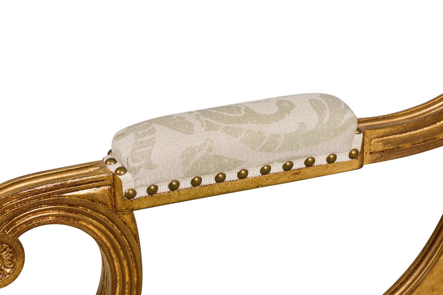 Englischer Giltwood- und Damast-Sessel im Regency-Stil (20. Jahrhundert) im Angebot