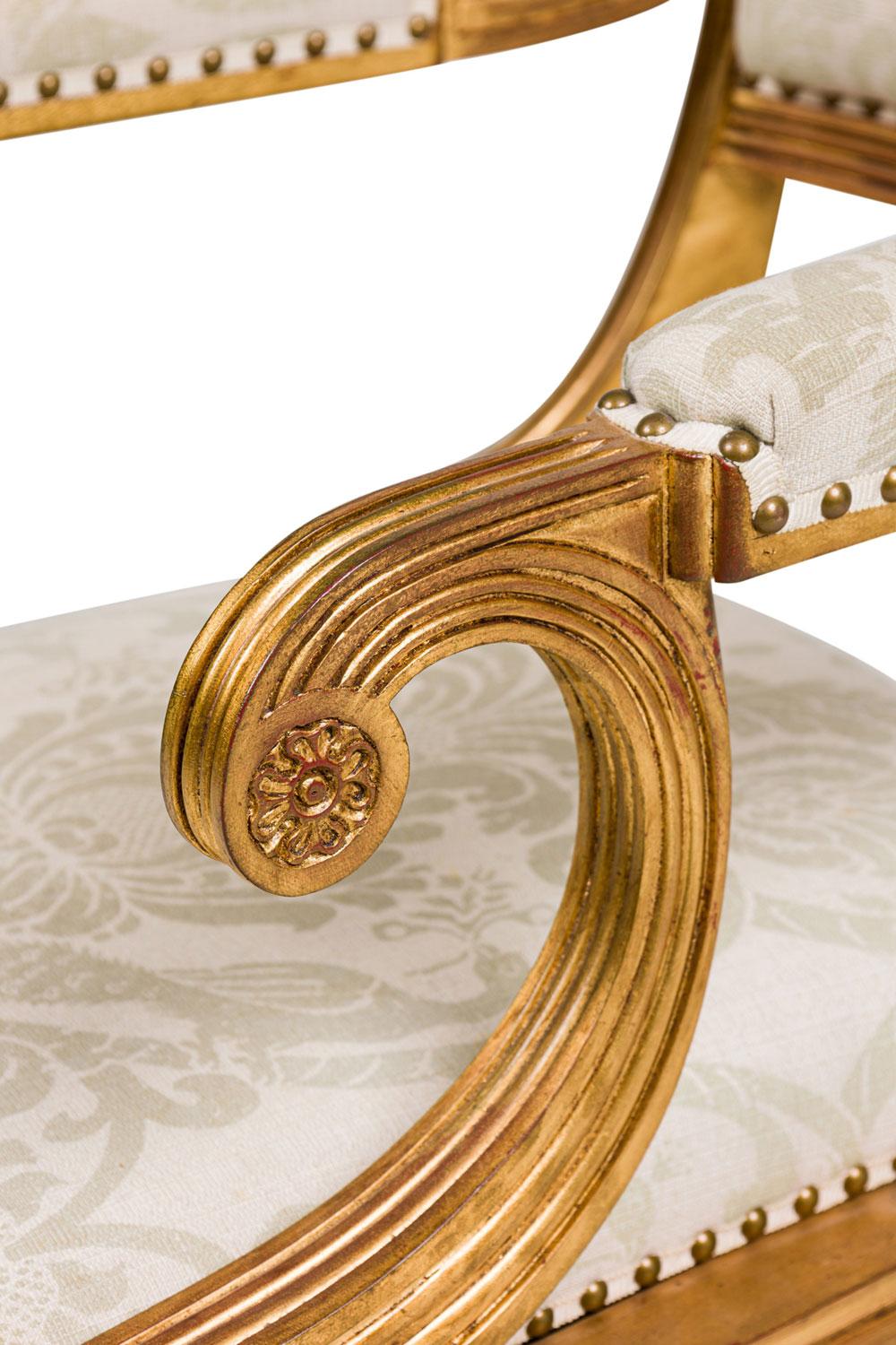 Englischer Giltwood- und Damast-Sessel im Regency-Stil im Angebot 1