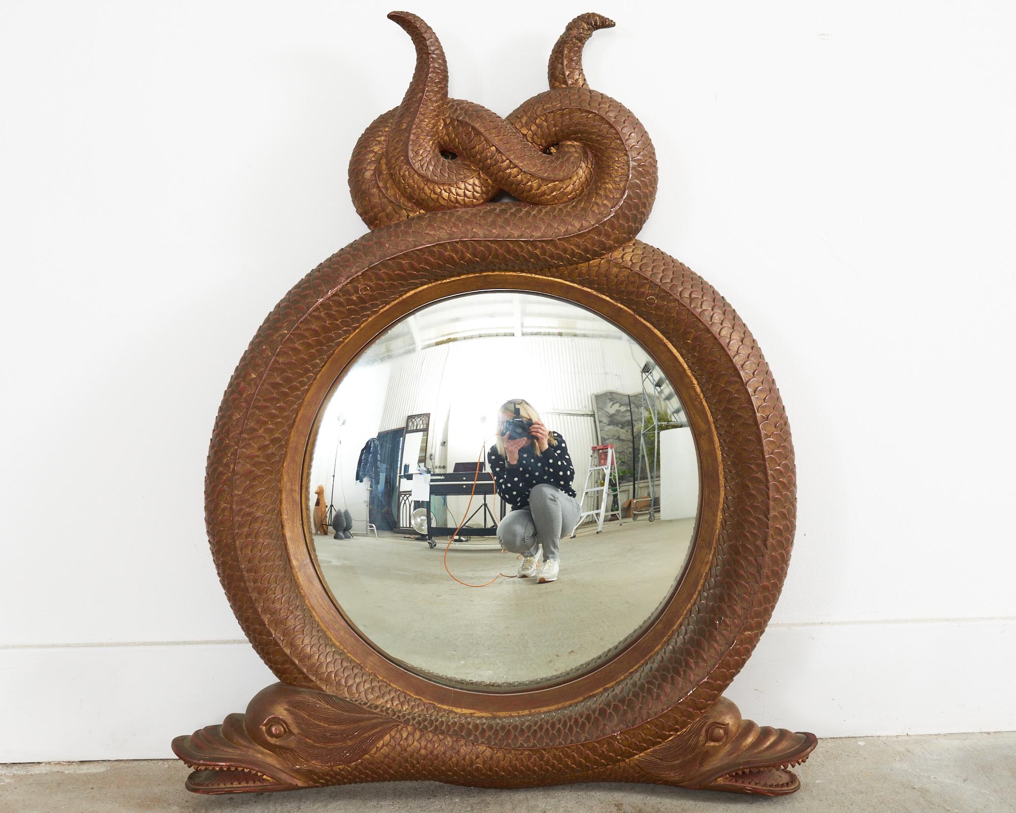 Miroir serpentin en bois doré sculpté de style Régence anglaise avec dauphins en vente 8