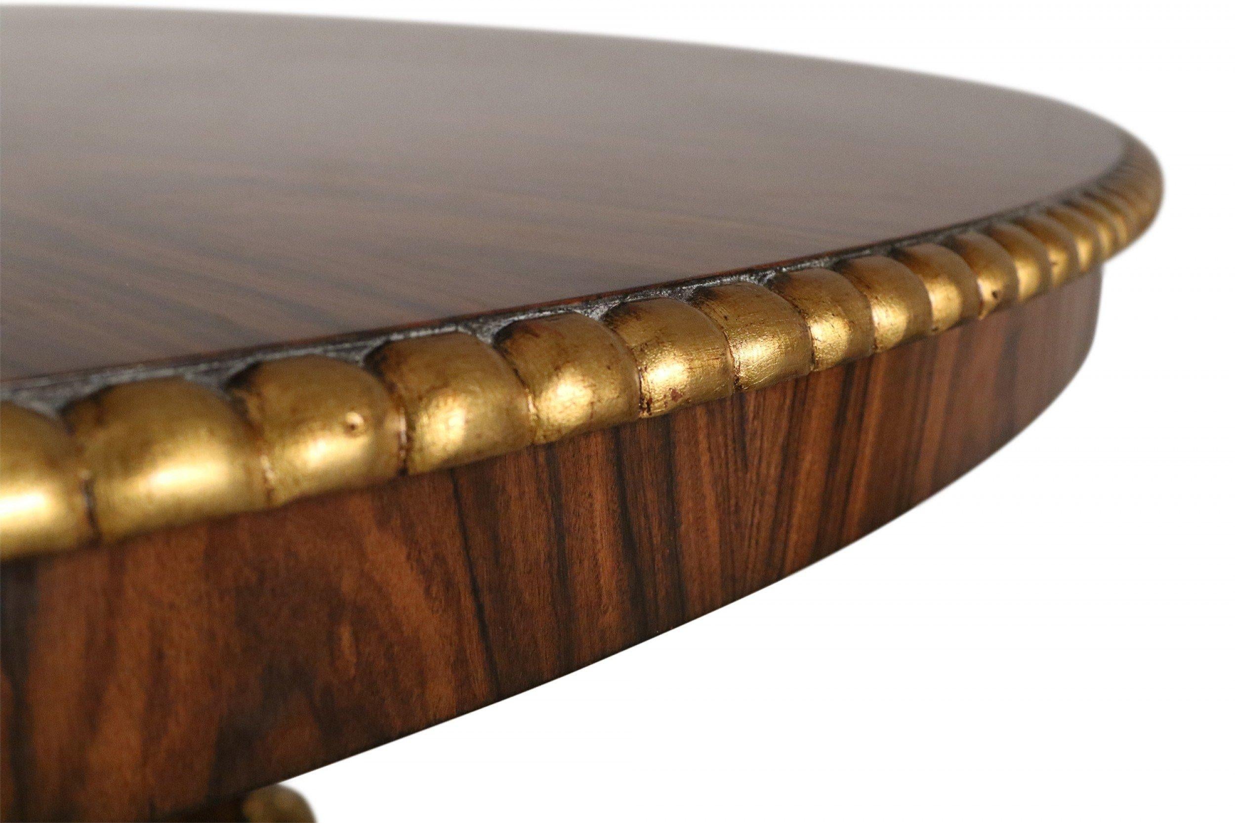 Englischer runder Mitteltisch im Regency-Stil aus Mahagoni und vergoldetem Holz (20. Jahrhundert) im Angebot