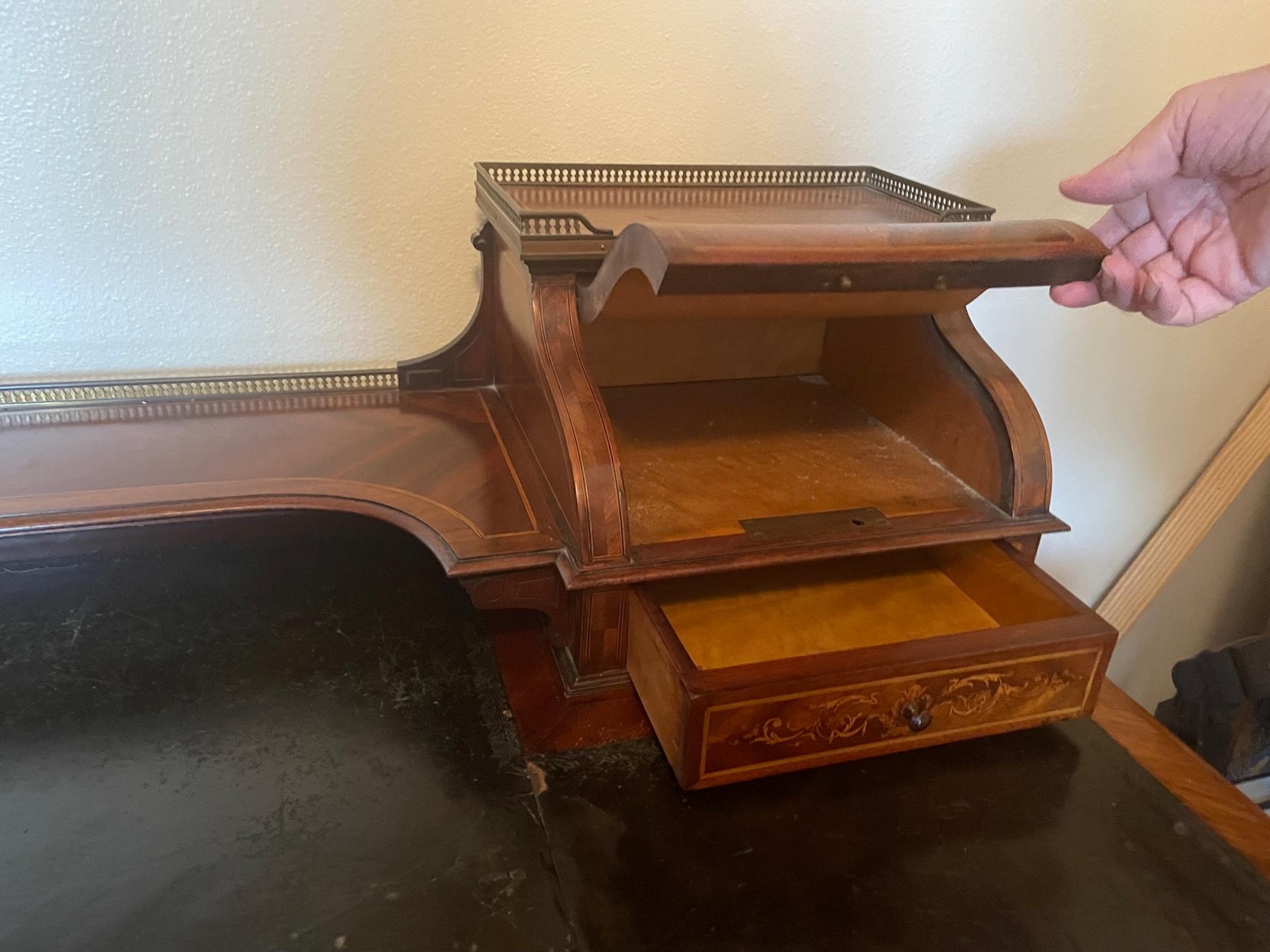 English Regency Style Mahogany and Satinwood Inlaid Carlton House Desk For Sale 7