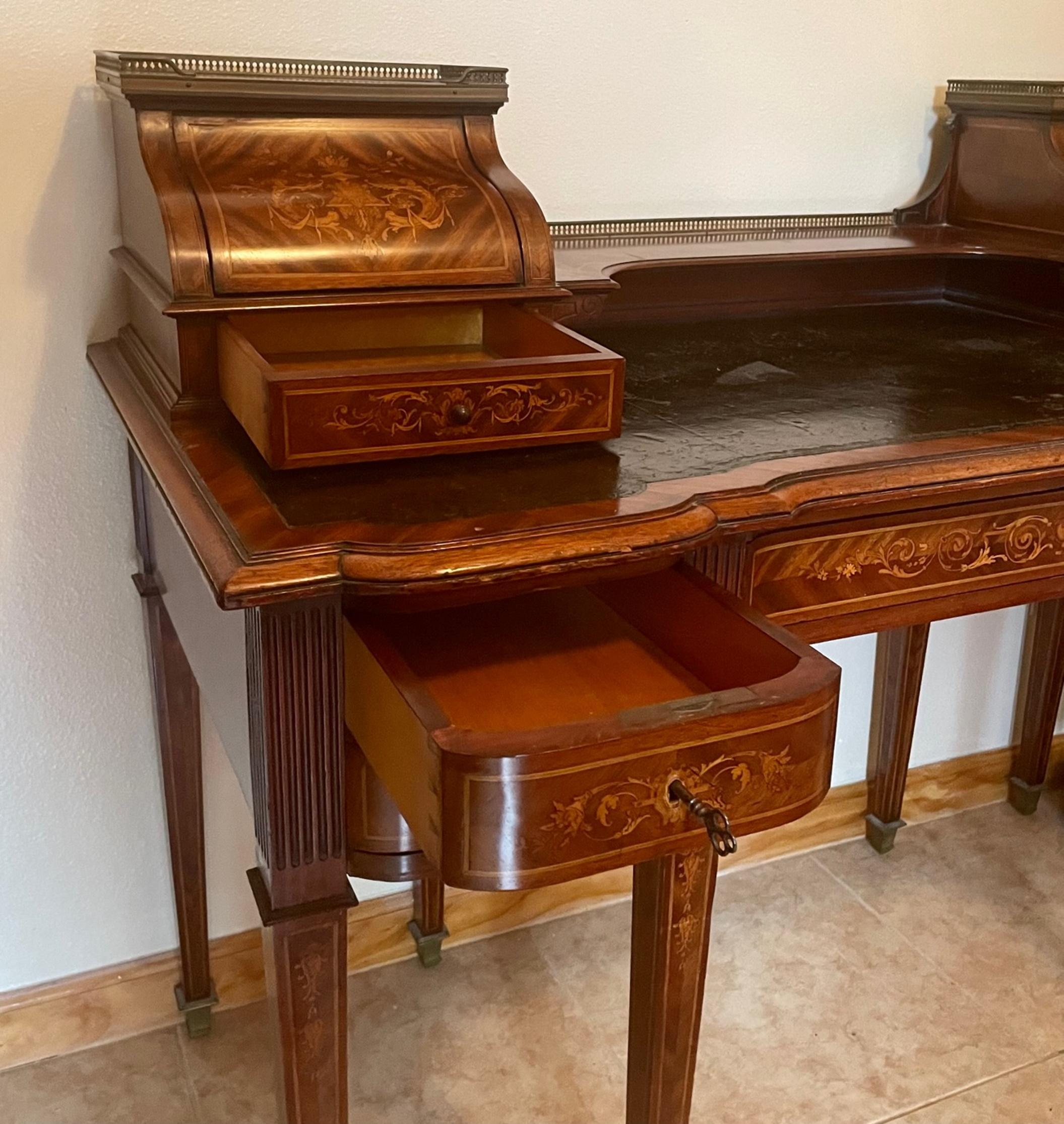English Regency Style Mahogany and Satinwood Inlaid Carlton House Desk For Sale 1