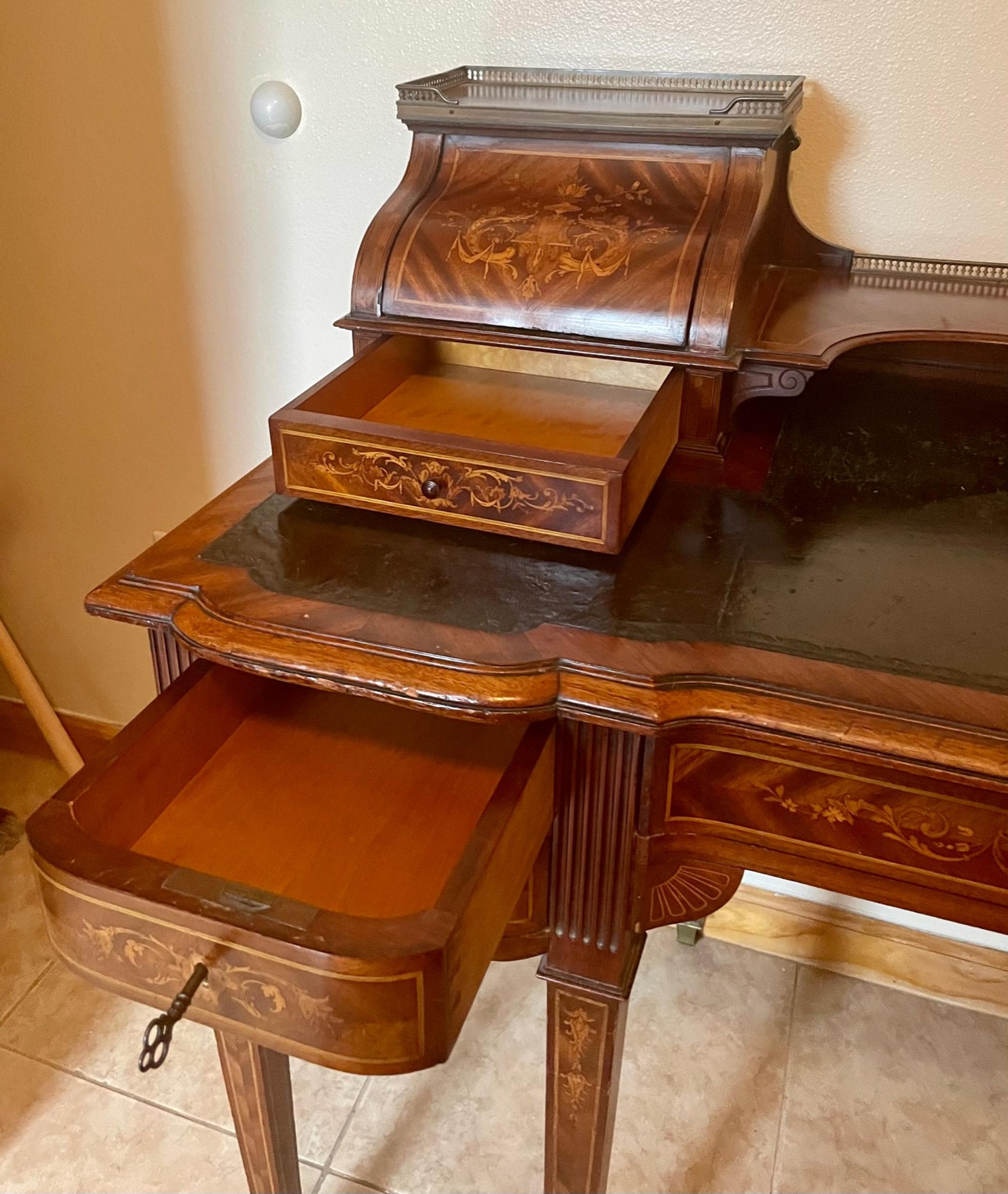 English Regency Style Mahogany and Satinwood Inlaid Carlton House Desk For Sale 3