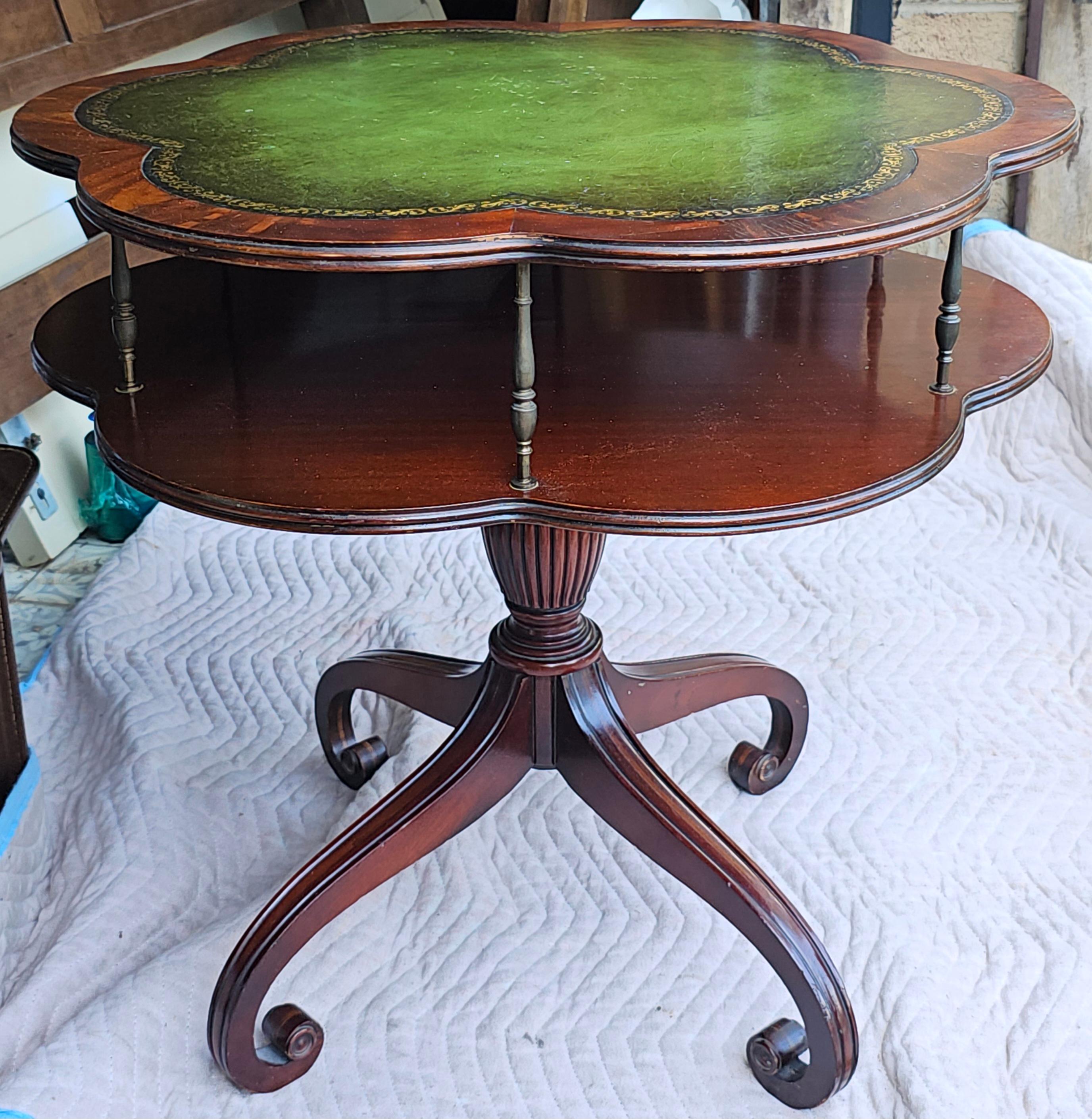 Tavolo a due piani in stile Regency inglese, in mogano e pelle lavorata con inserto in vendita 10