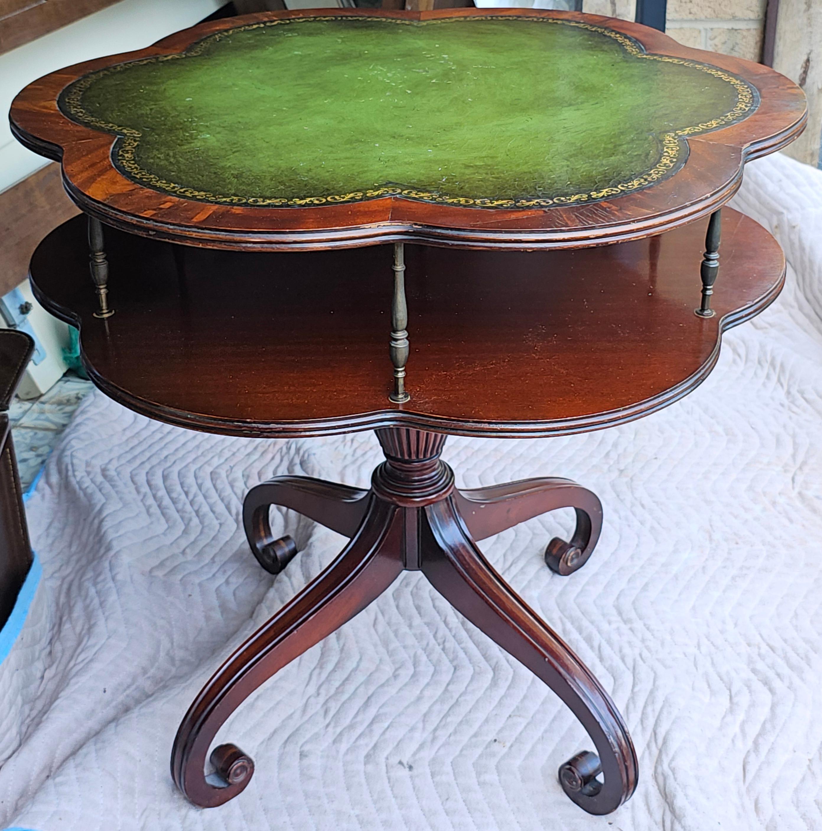 Tavolo a due piani in stile Regency inglese, in mogano e pelle lavorata con inserto in vendita 11