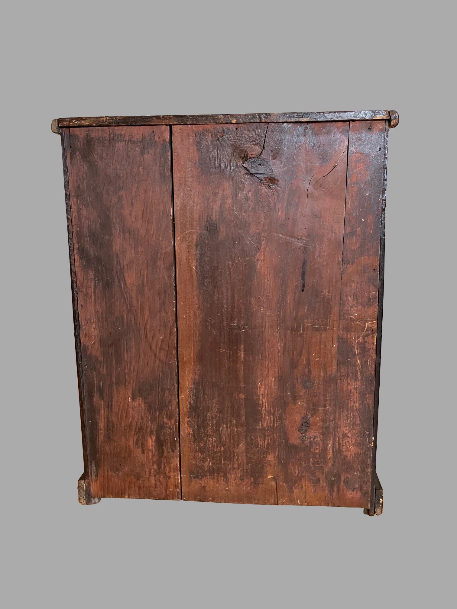 Cassettiera a 5 cassetti in miniatura in mogano in stile Regency inglese con pomelli in ottone in vendita 3