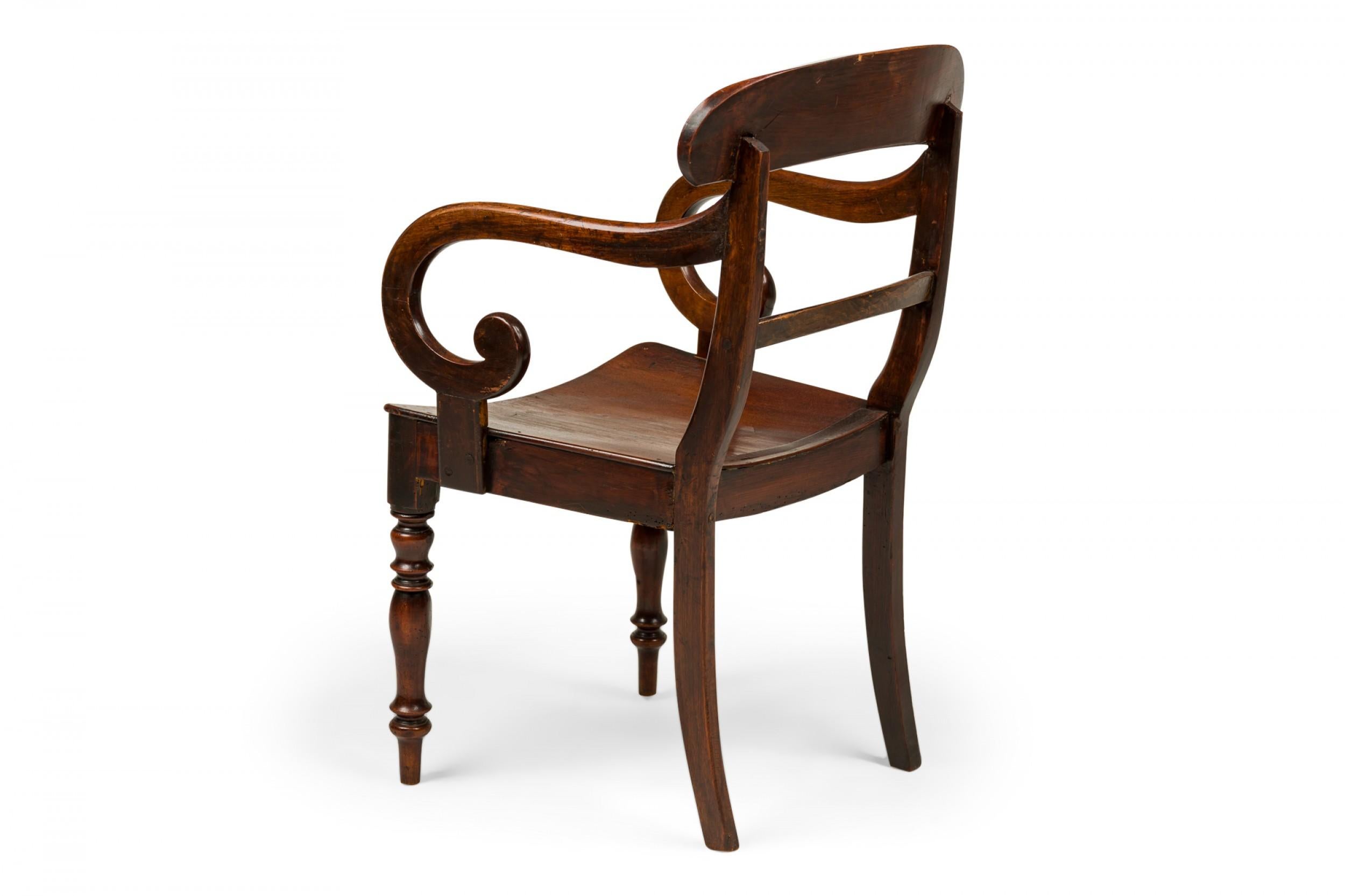 Englischer Mahagoni-Schnörkelsessel im Regency-Stil im Angebot 3