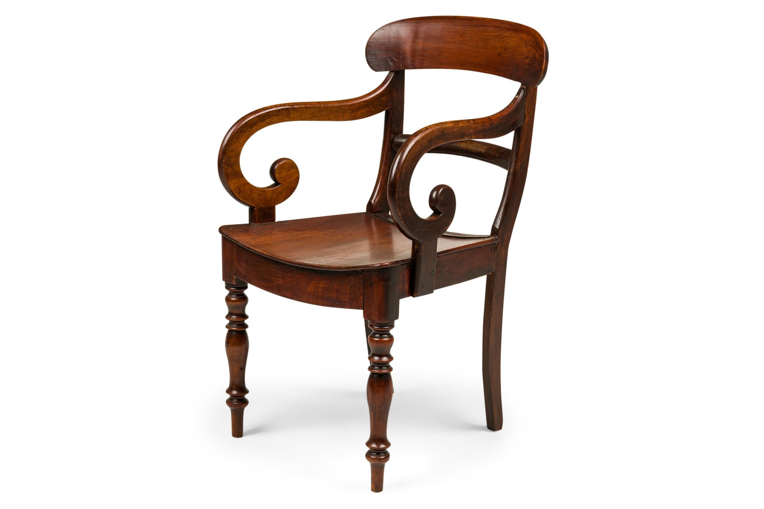 Englischer Mahagoni-Schnörkelsessel im Regency-Stil im Zustand „Gut“ im Angebot in Queens, NY