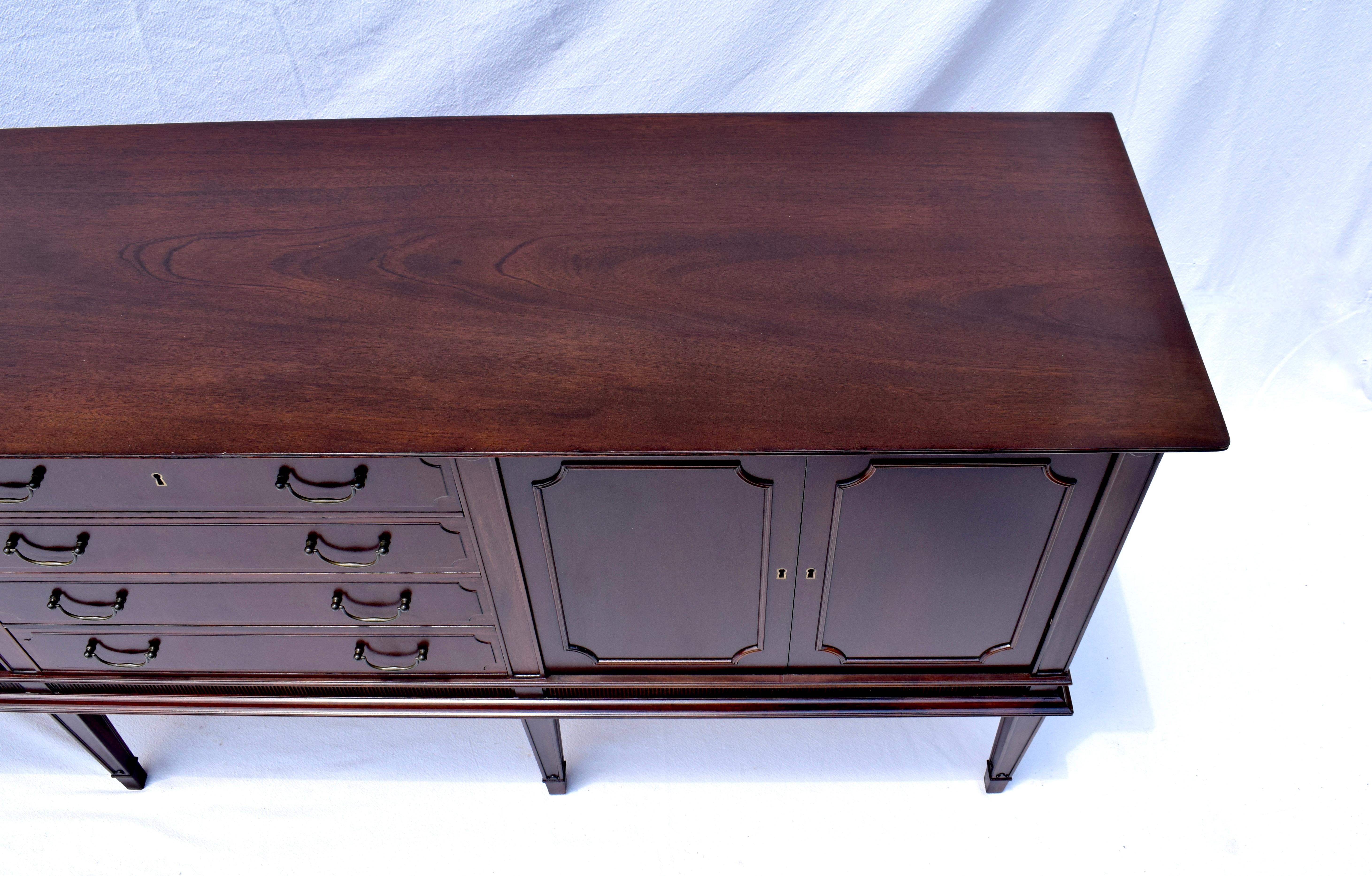 Englisches Mahagoni-Sideboard im Regency-Stil im Zustand „Gut“ in Southampton, NJ
