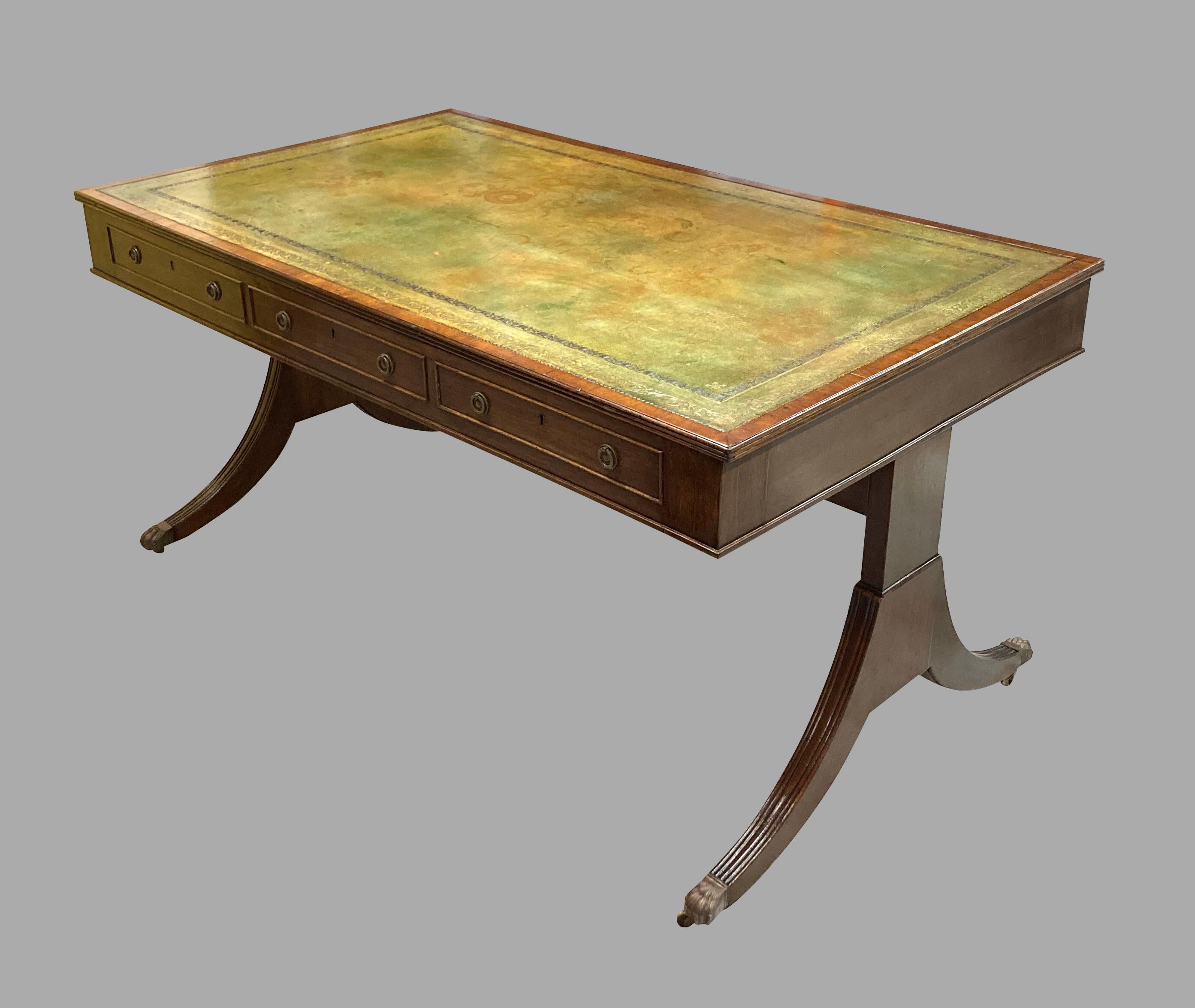 English Regency Style Mahogany Writing Table with Gilt-Tooled Leather Top In Good Condition For Sale In San Francisco, CA