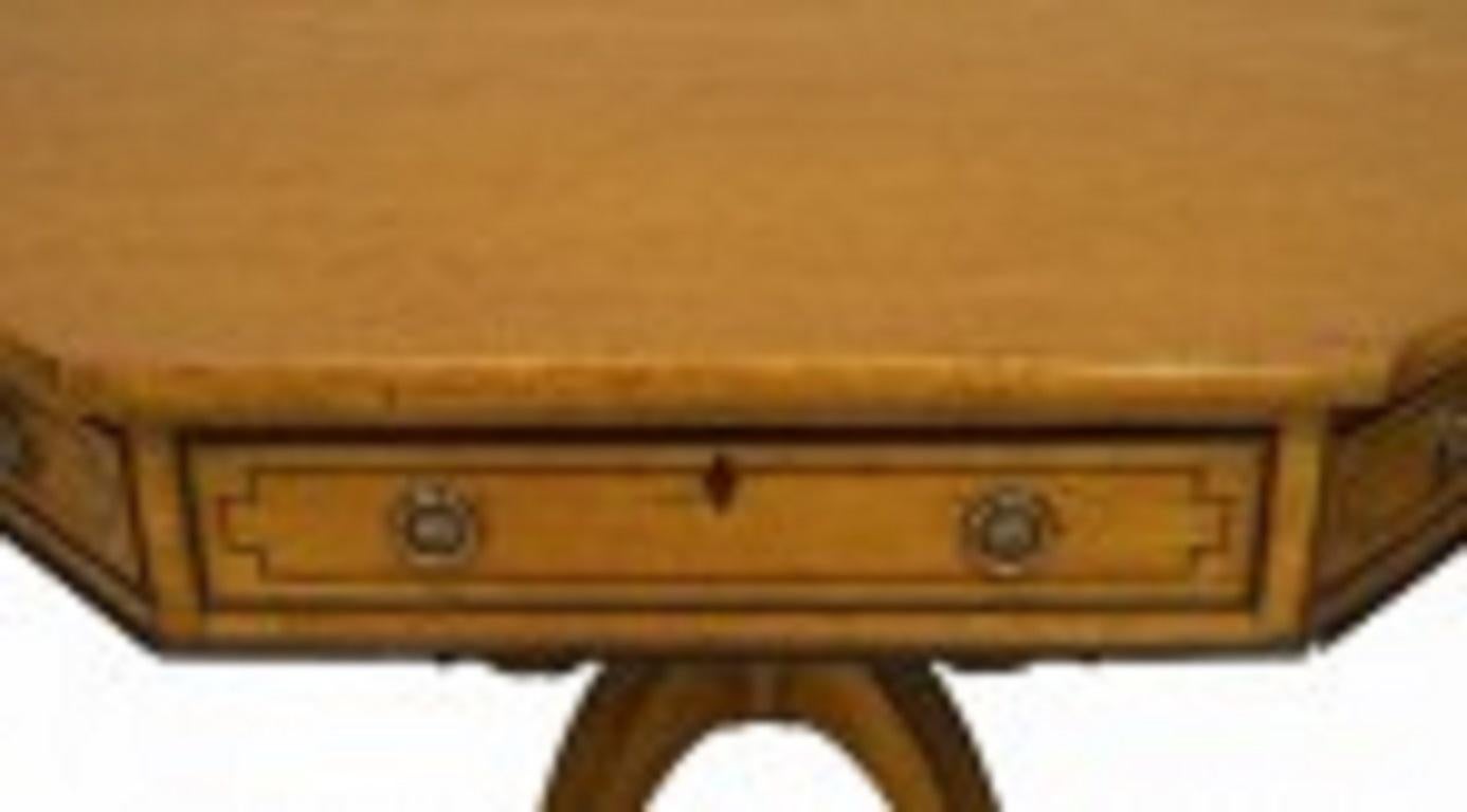 XIX secolo Tavolo da centro in acero in stile Regency inglese in vendita
