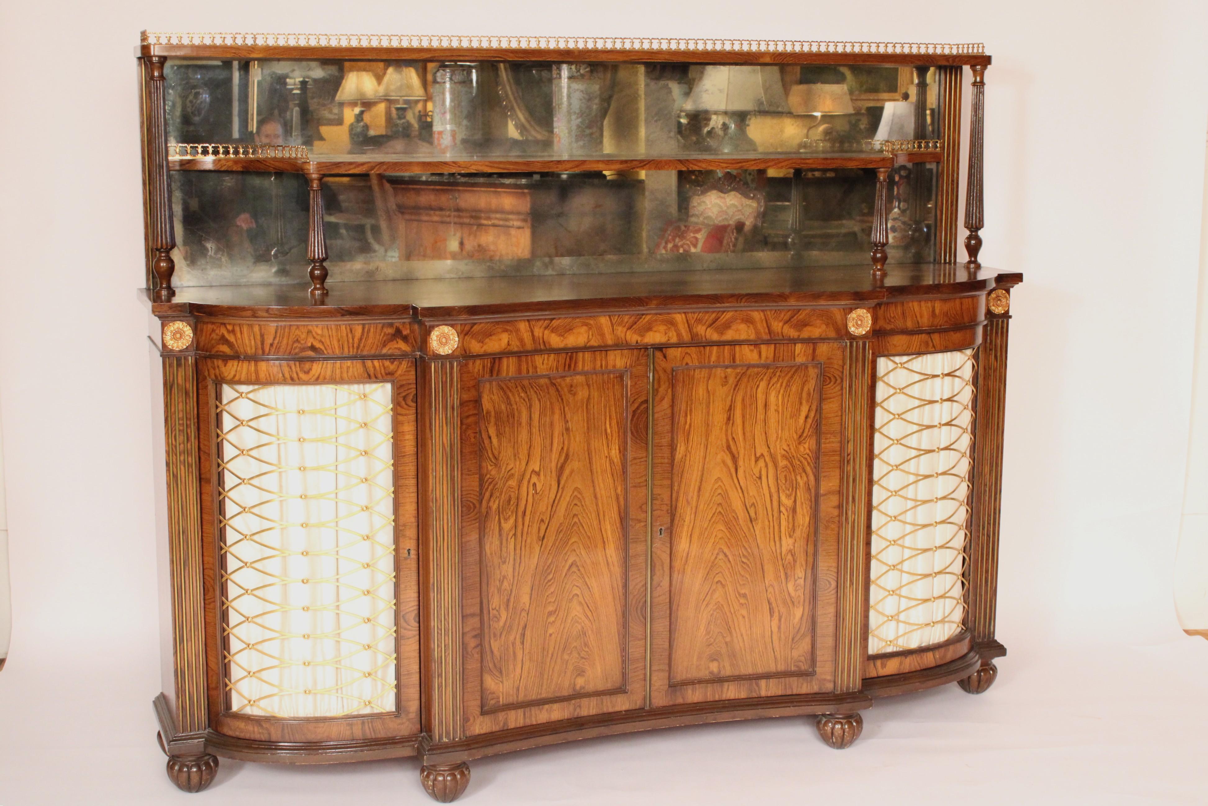 Credenza in palissandro in stile Regency inglese In condizioni buone in vendita a Laguna Beach, CA