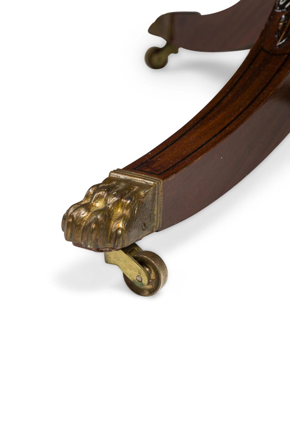 English Regency style Round Center Table For Sale 3