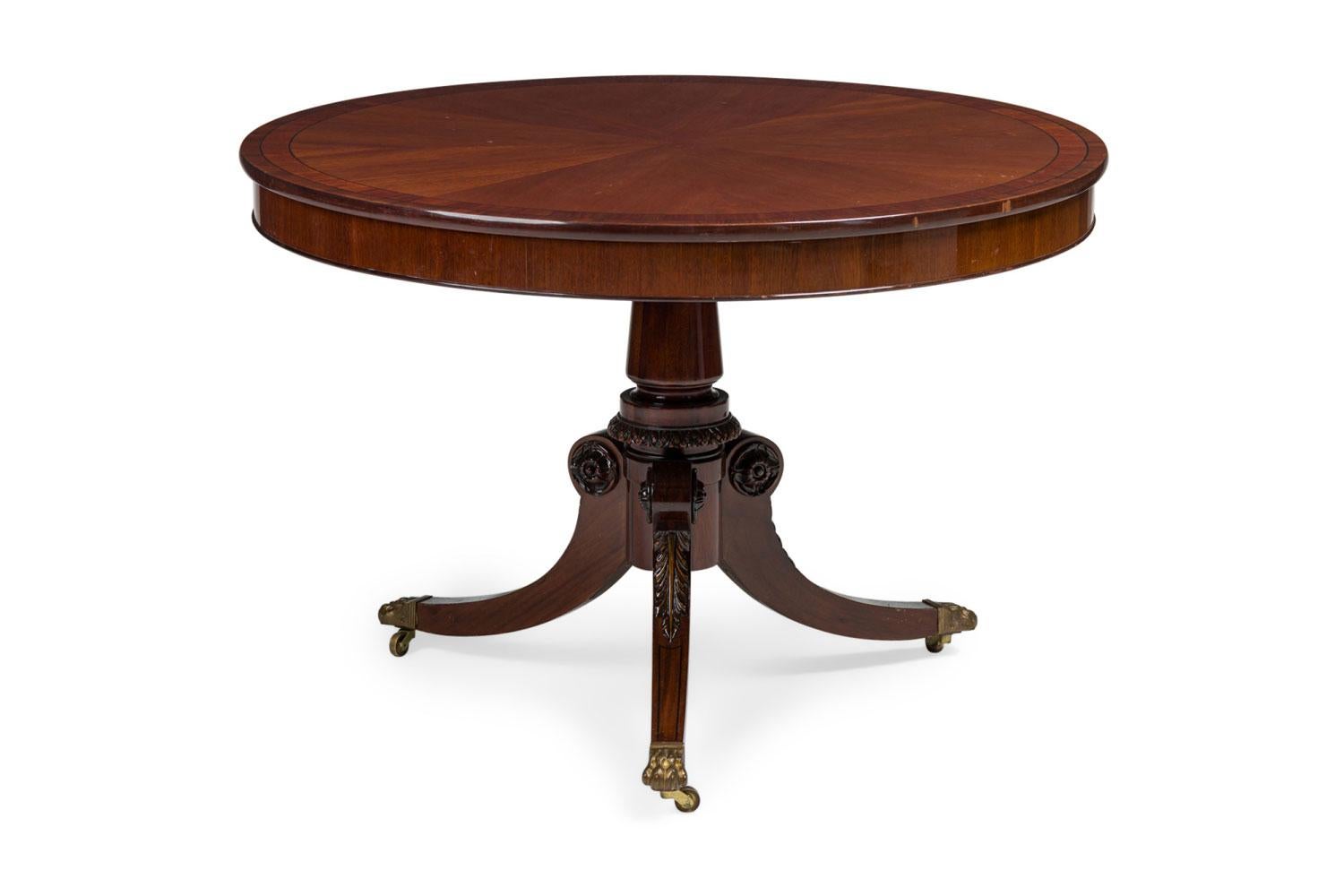 English Regency style Round Center Table In Good Condition For Sale In Queens, NY
