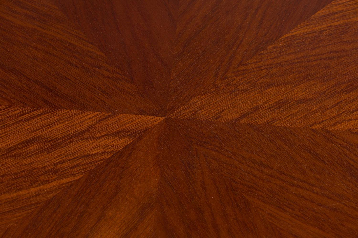 20th Century English Regency style Round Center Table For Sale