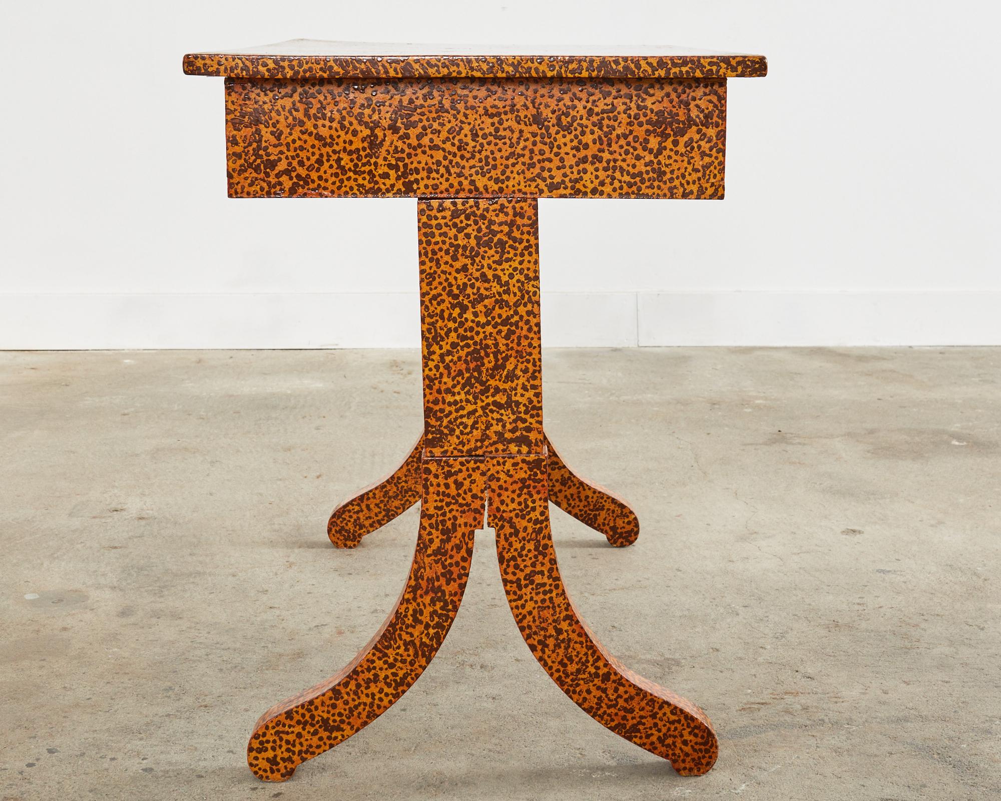 Mesa estilo Regencia inglesa lacada moteada por el artista Ira Yeager en venta 4