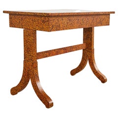 Laque de table de style Régence anglaise mouchetée par l'artiste Ira Yeager