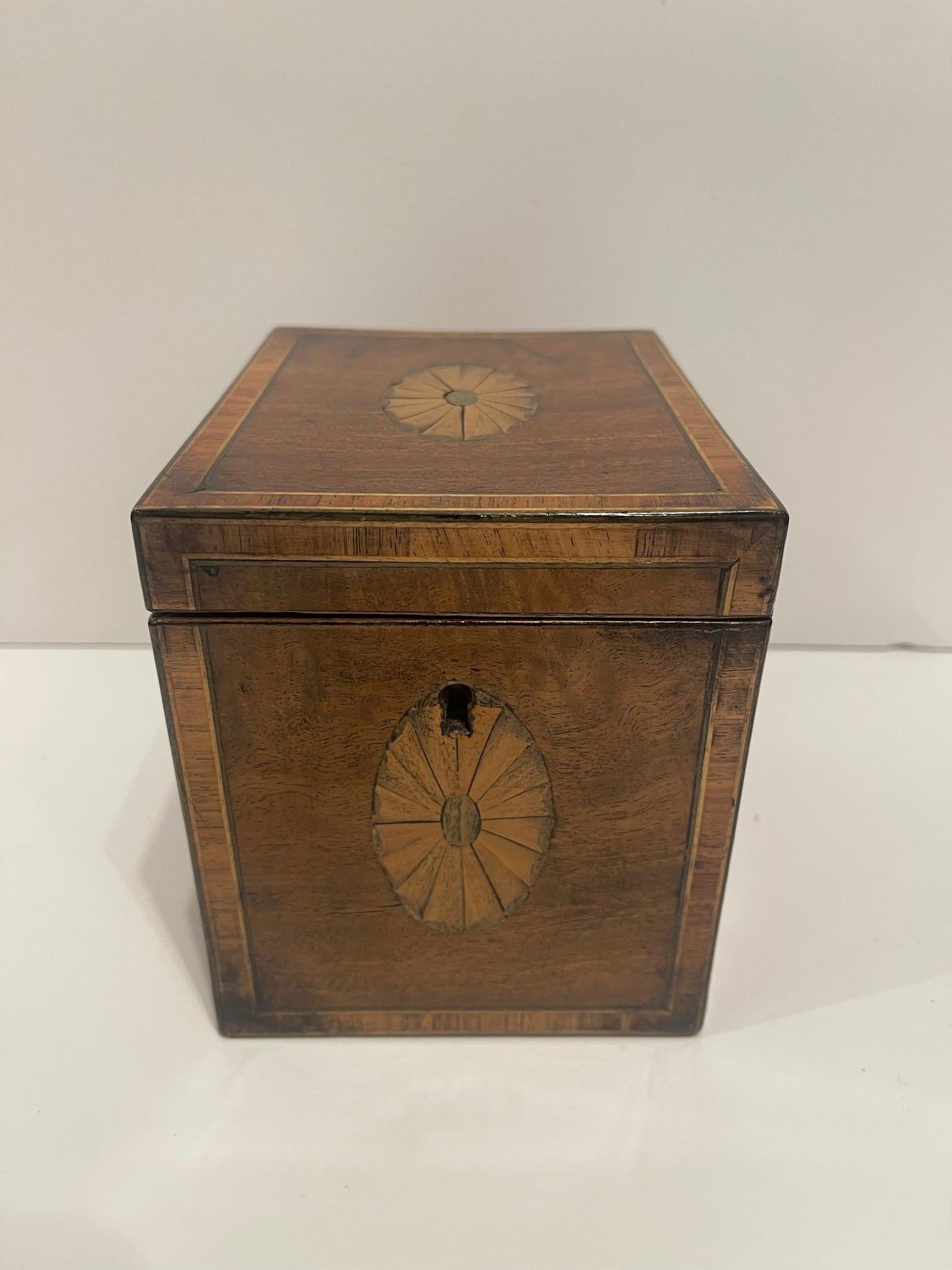 Mahogany English Regency Tea Caddy with Inlay and Interior Lid, 19th Century For Sale