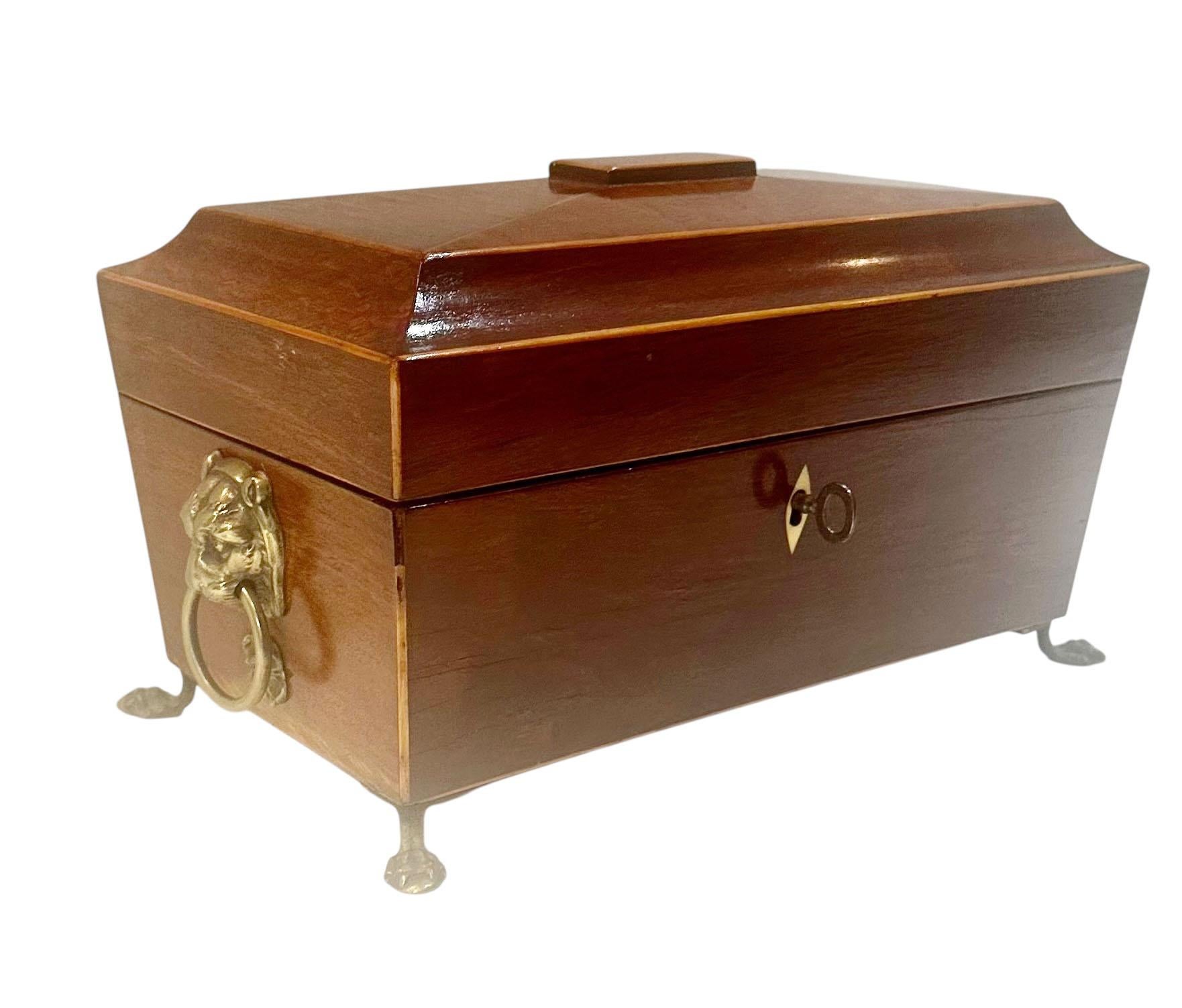 English Regency Tea Caddy with Original Key In Good Condition For Sale In Tampa, FL