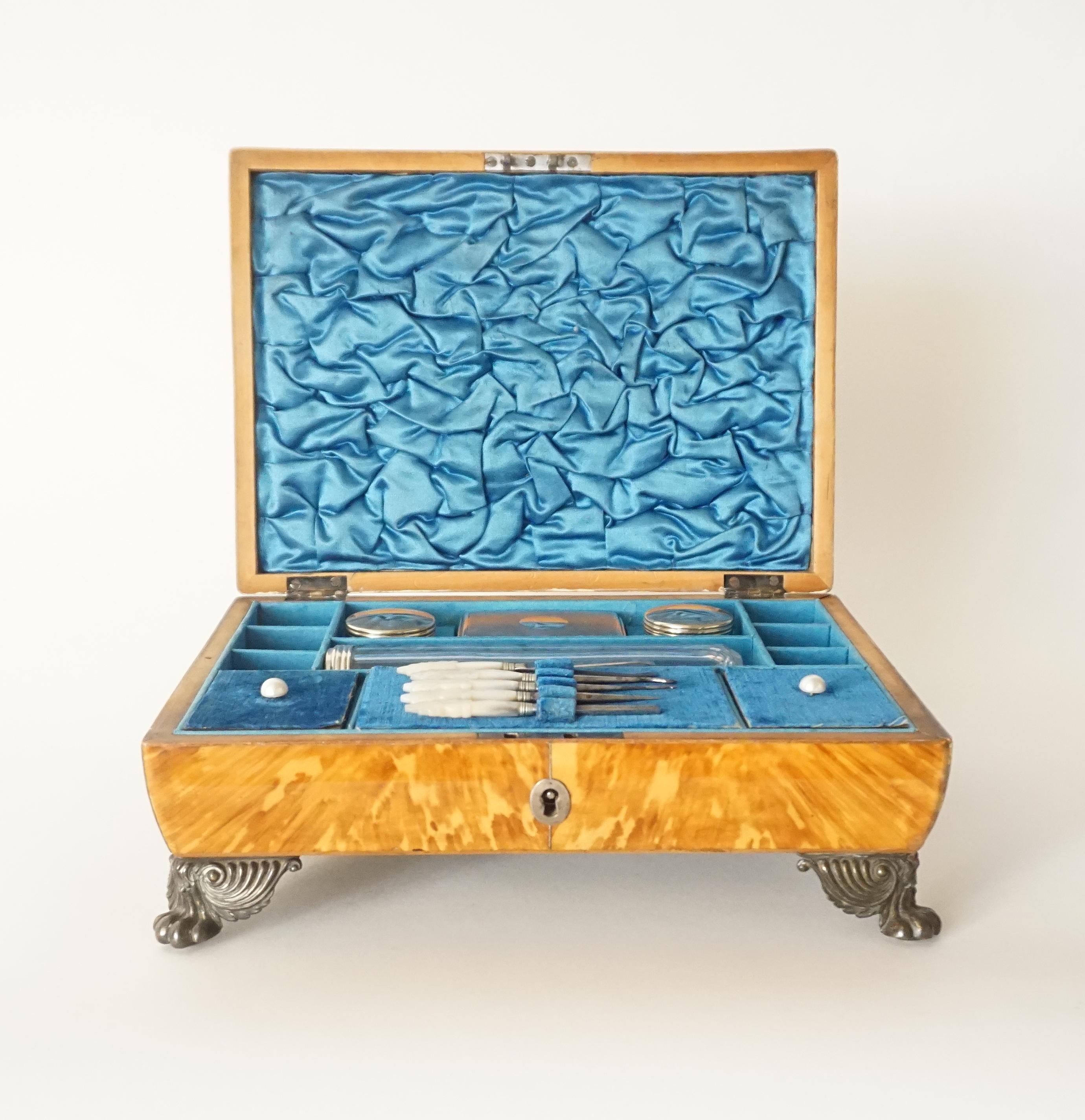 19th Century English Regency Tortoiseshell Necessaire Tabletop Toiletry Box, circa 1810