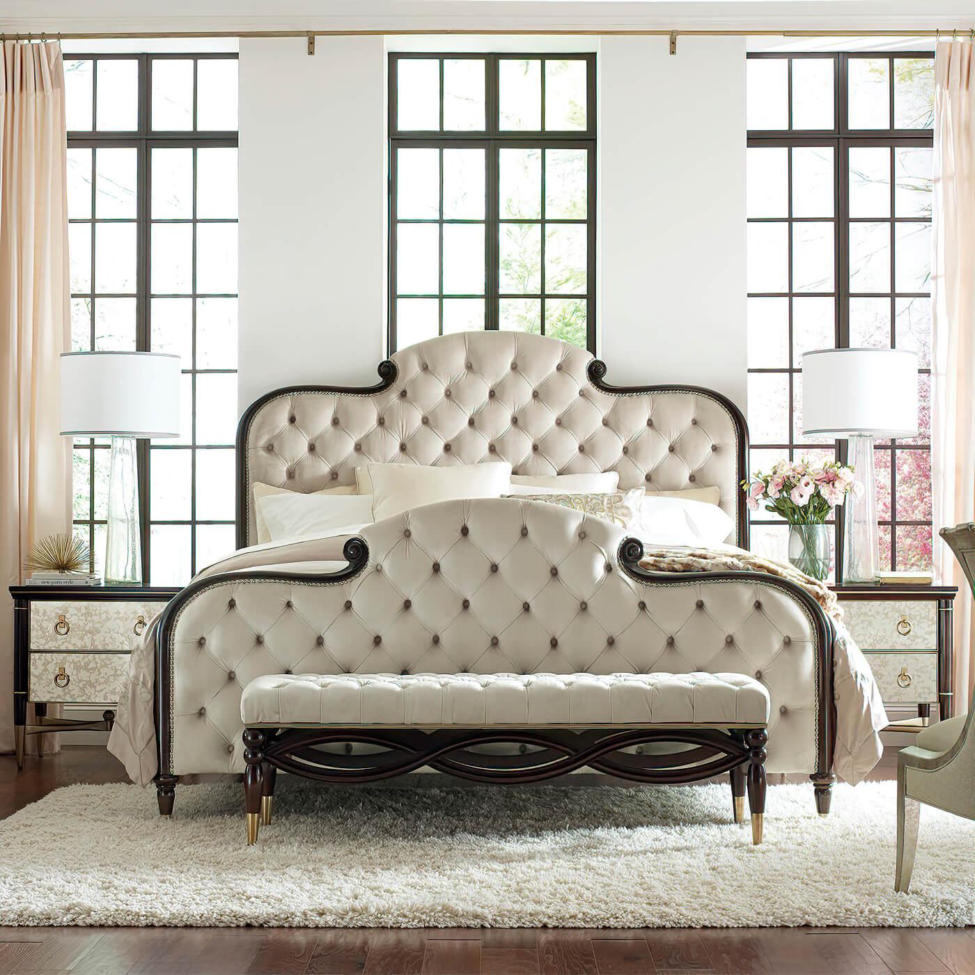 Englisches getuftetes Regency-Bett in Queen Size im Zustand „Neu“ im Angebot in Westwood, NJ