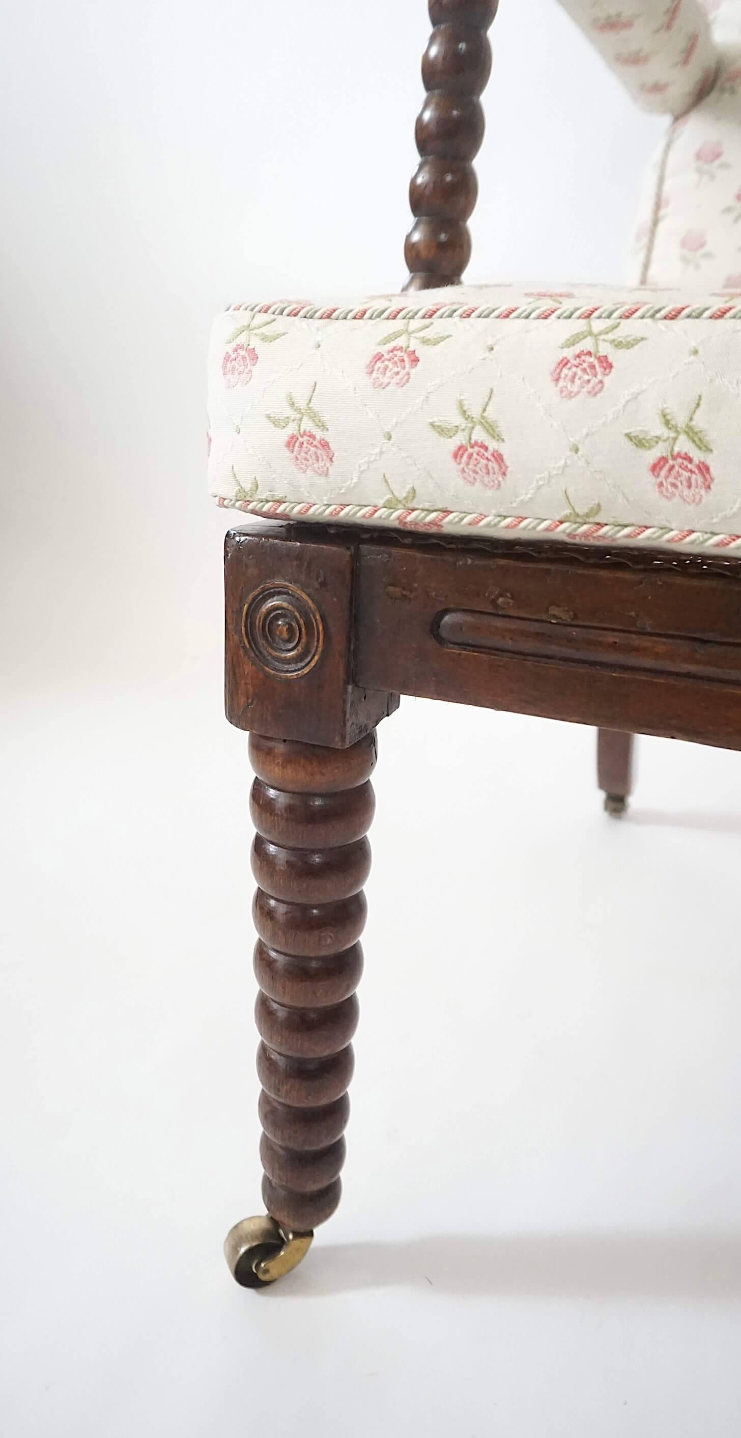 Fauteuil à bobines en noyer de style Régence anglaise, vers 1825 en vente 3