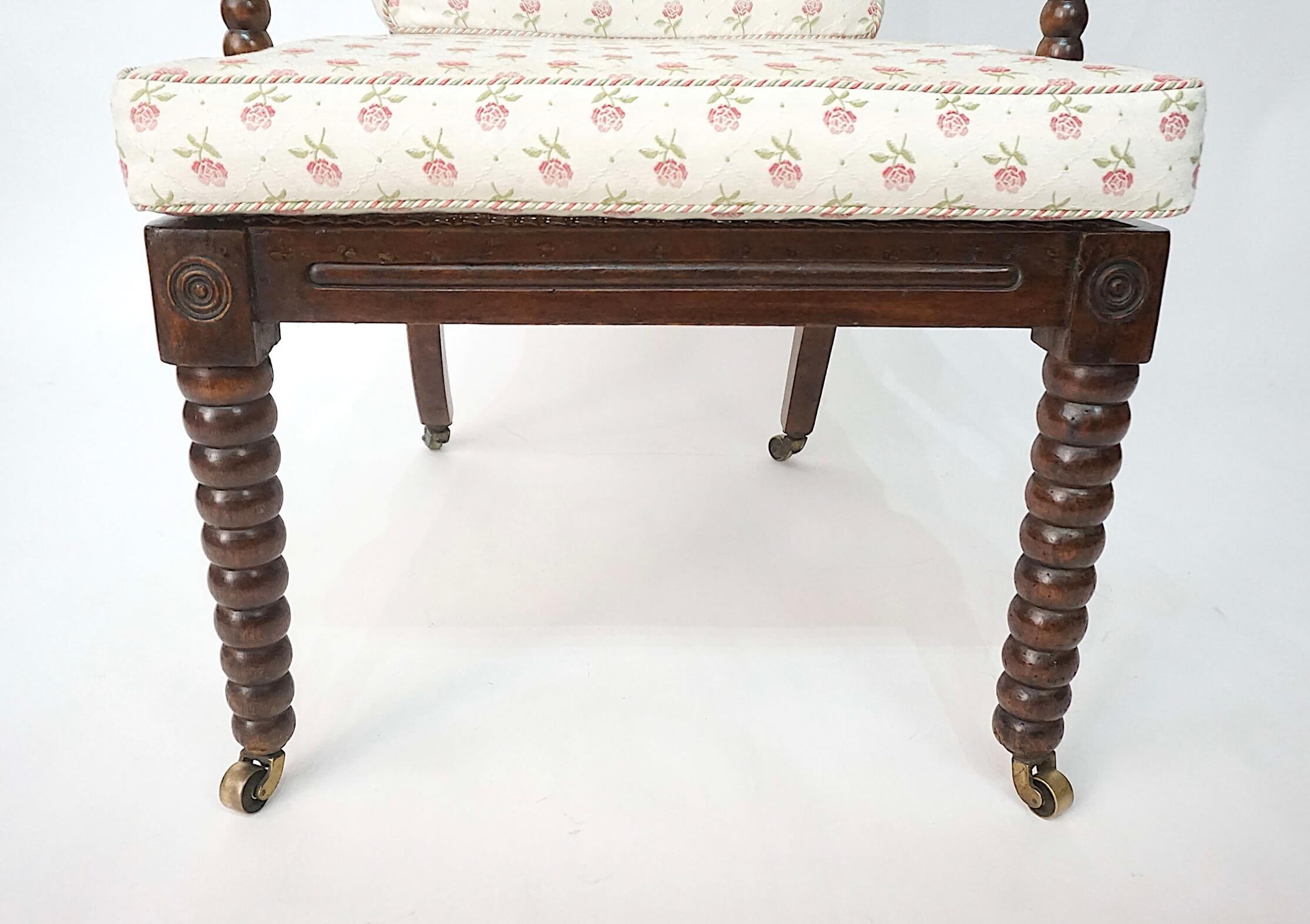 Fauteuil à bobines en noyer de style Régence anglaise, vers 1825 en vente 4