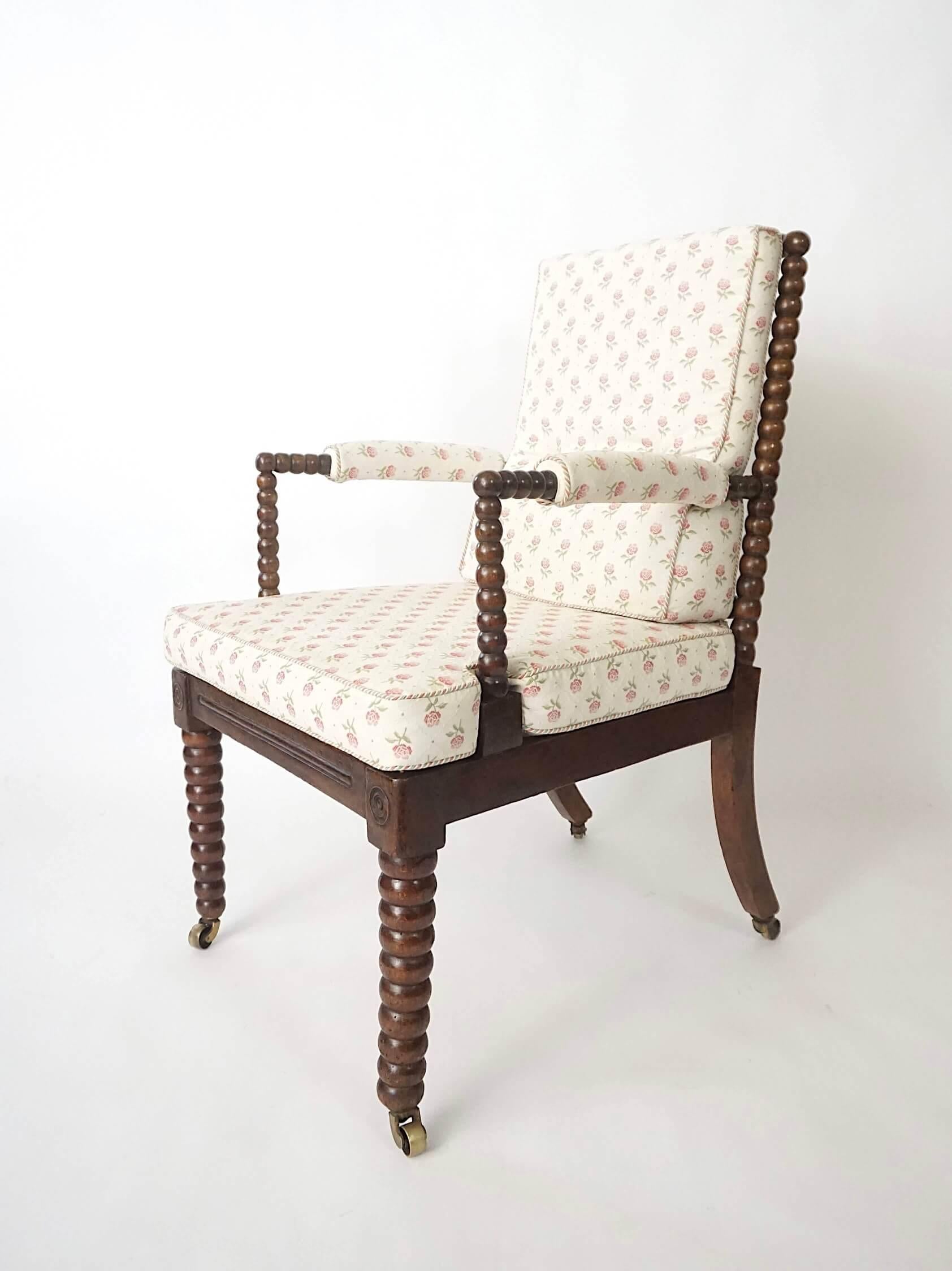 Anglais Fauteuil à bobines en noyer de style Régence anglaise, vers 1825 en vente