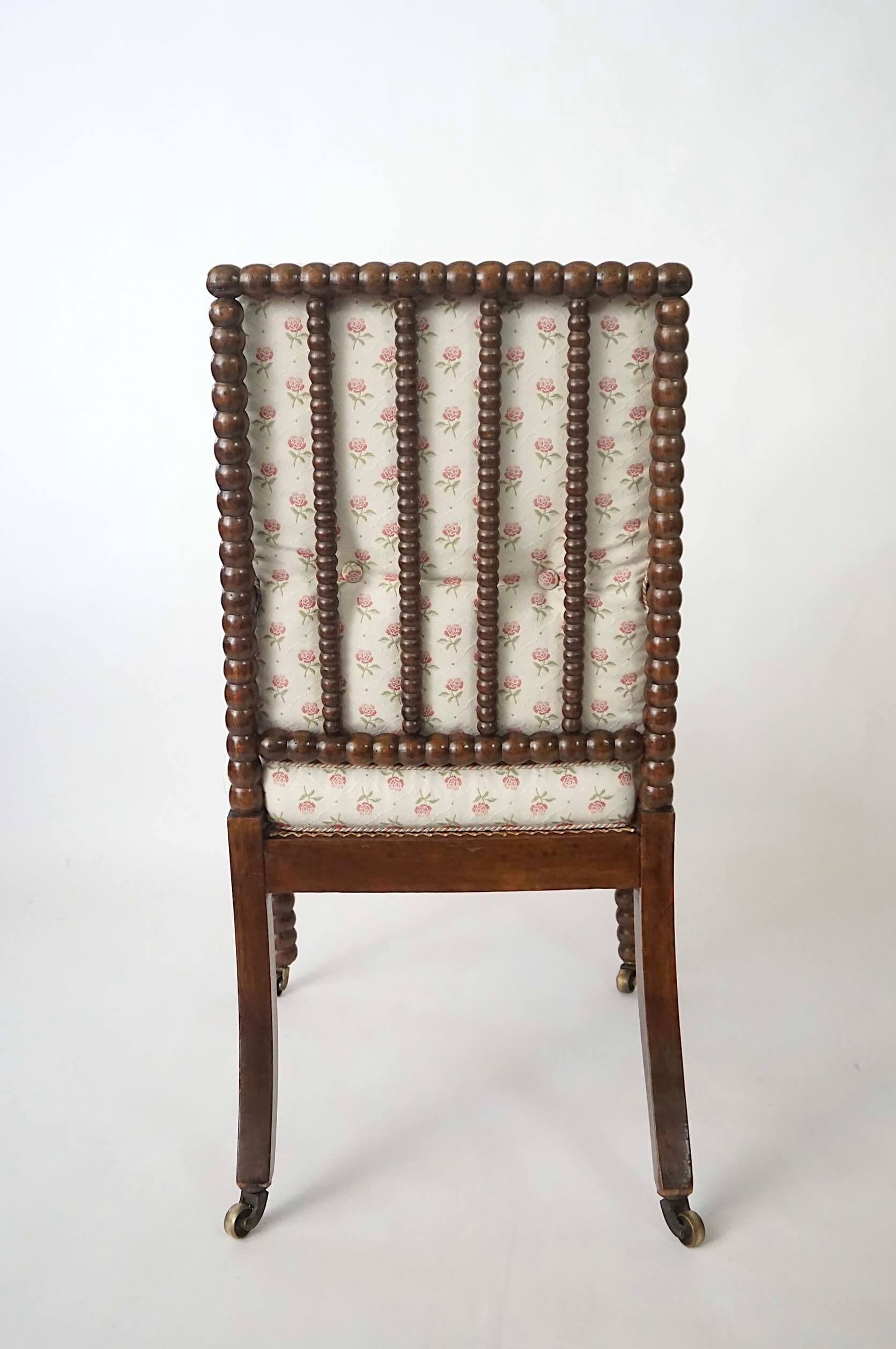 Fauteuil à bobines en noyer de style Régence anglaise, vers 1825 Bon état - En vente à Kinderhook, NY