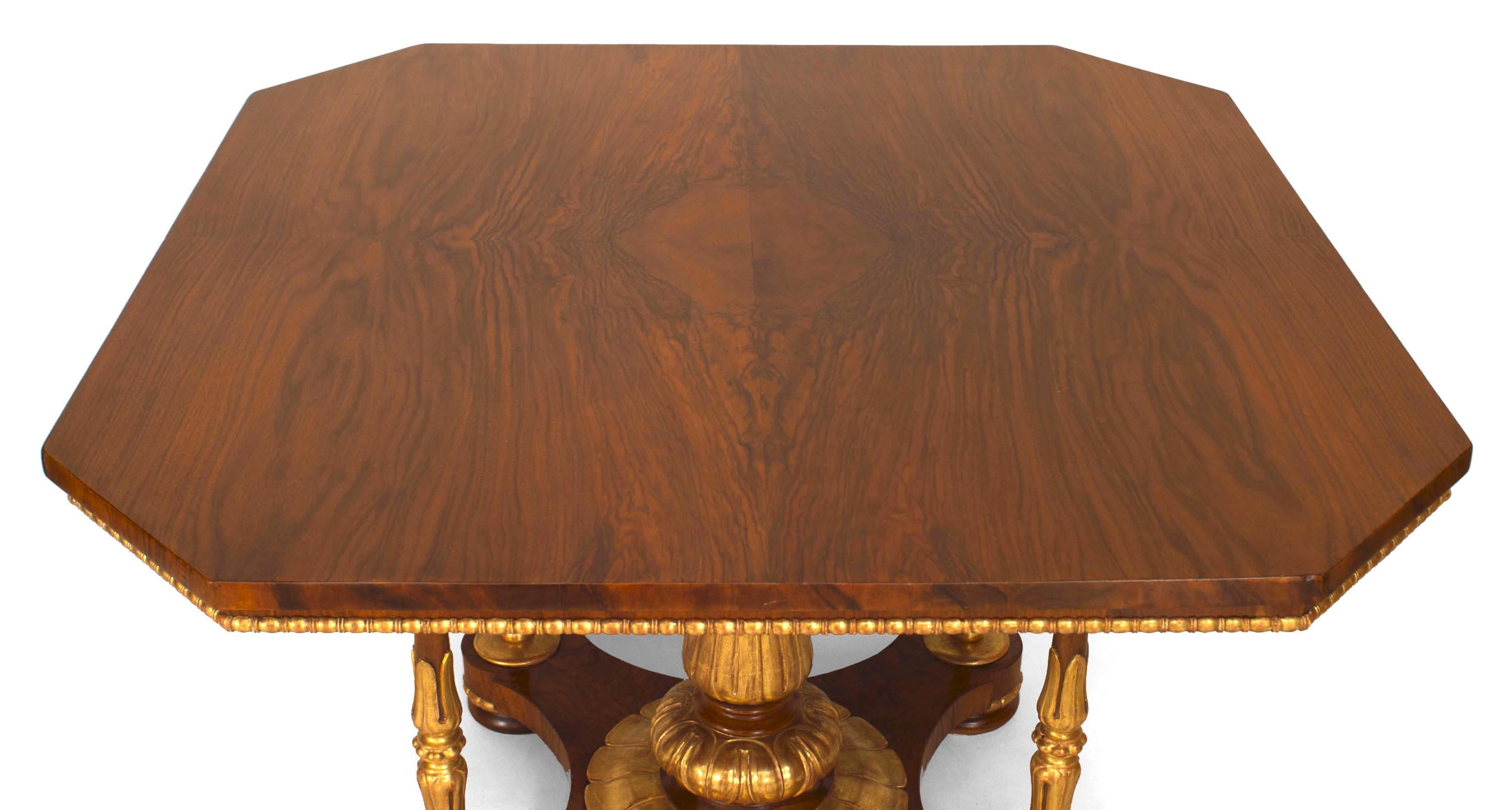 Regency Table centrale de style Régence anglaise en noyer et doré en vente