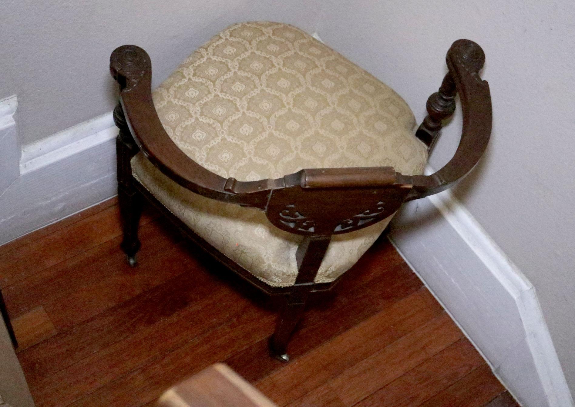 English Regency Walnut Hand Carved Corner Chair For Sale 2